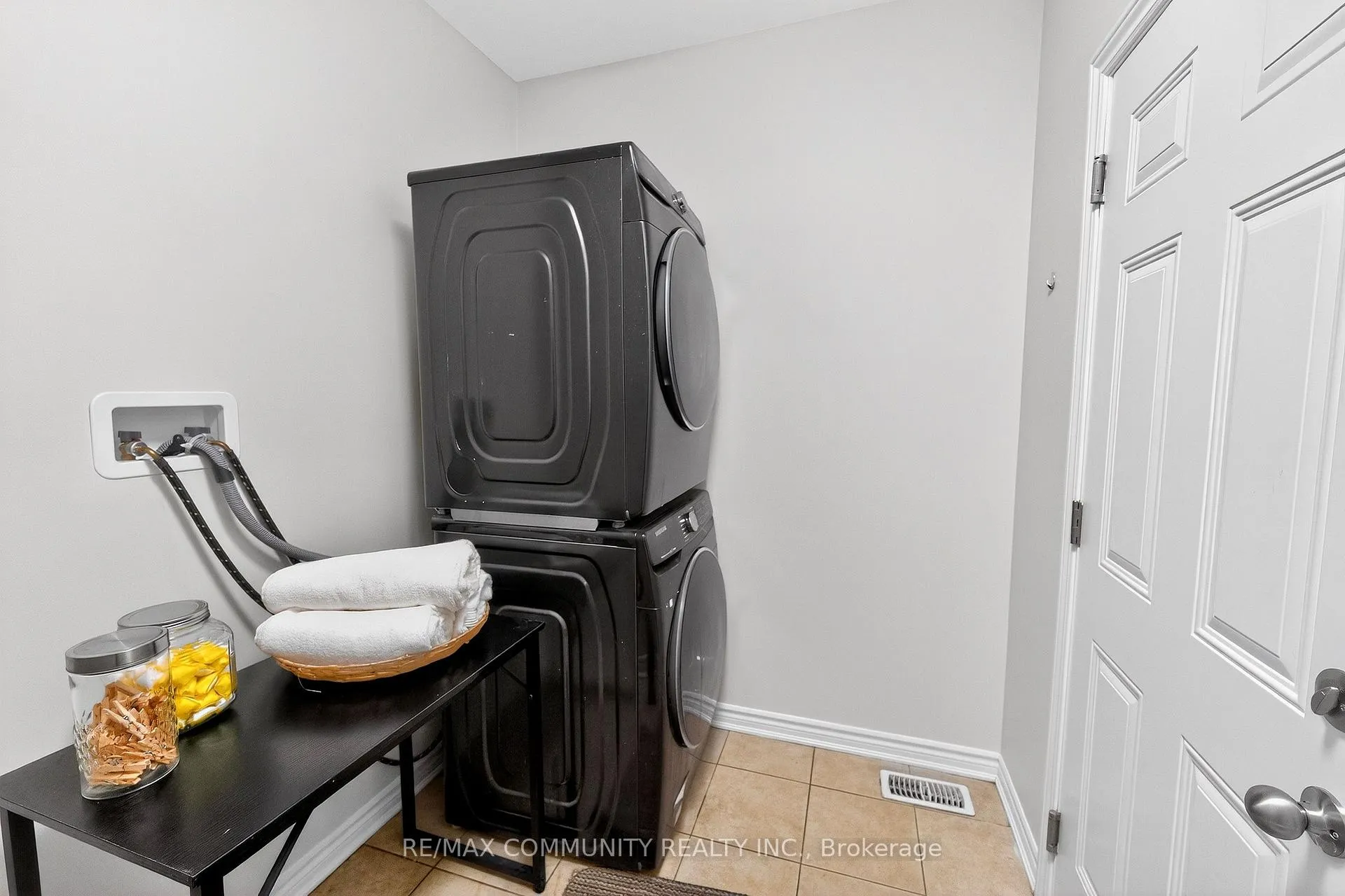 Photo 26 of 55 Southampton Street, Scugog, Port Perry — HOMEH