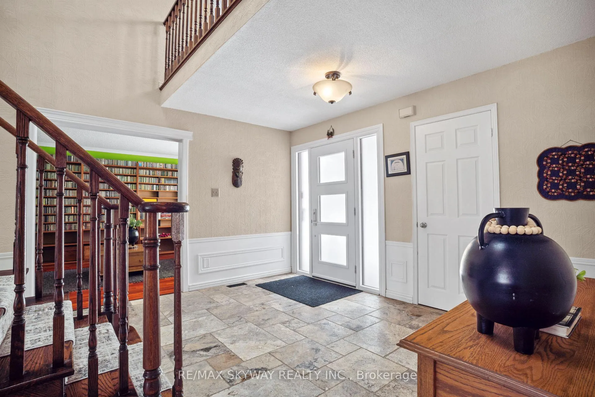 Photo 2 of 70 Barr Crescent, Brampton, Heart Lake East — HOMEH