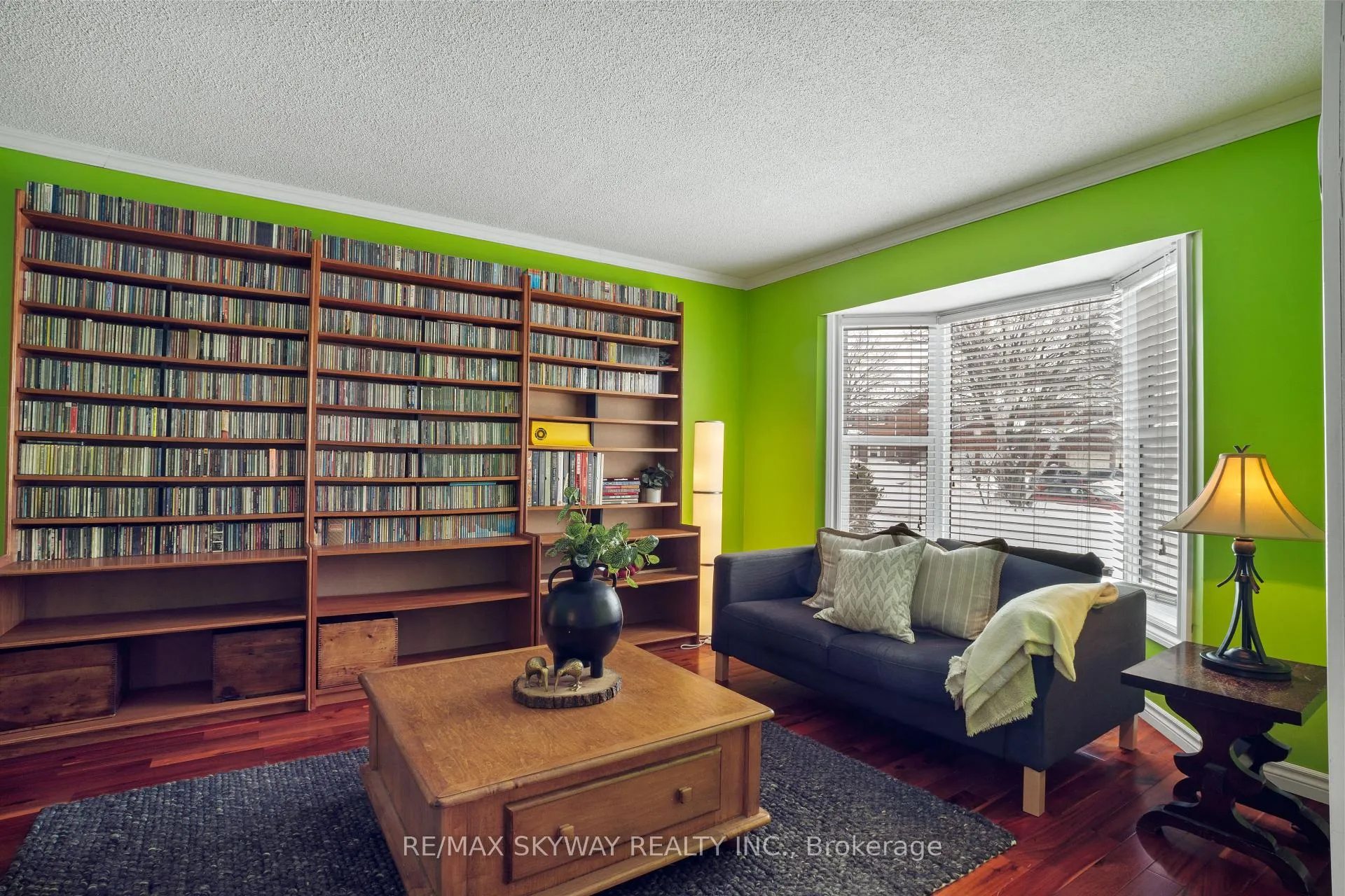 Photo 5 of 70 Barr Crescent, Brampton, Heart Lake East — HOMEH
