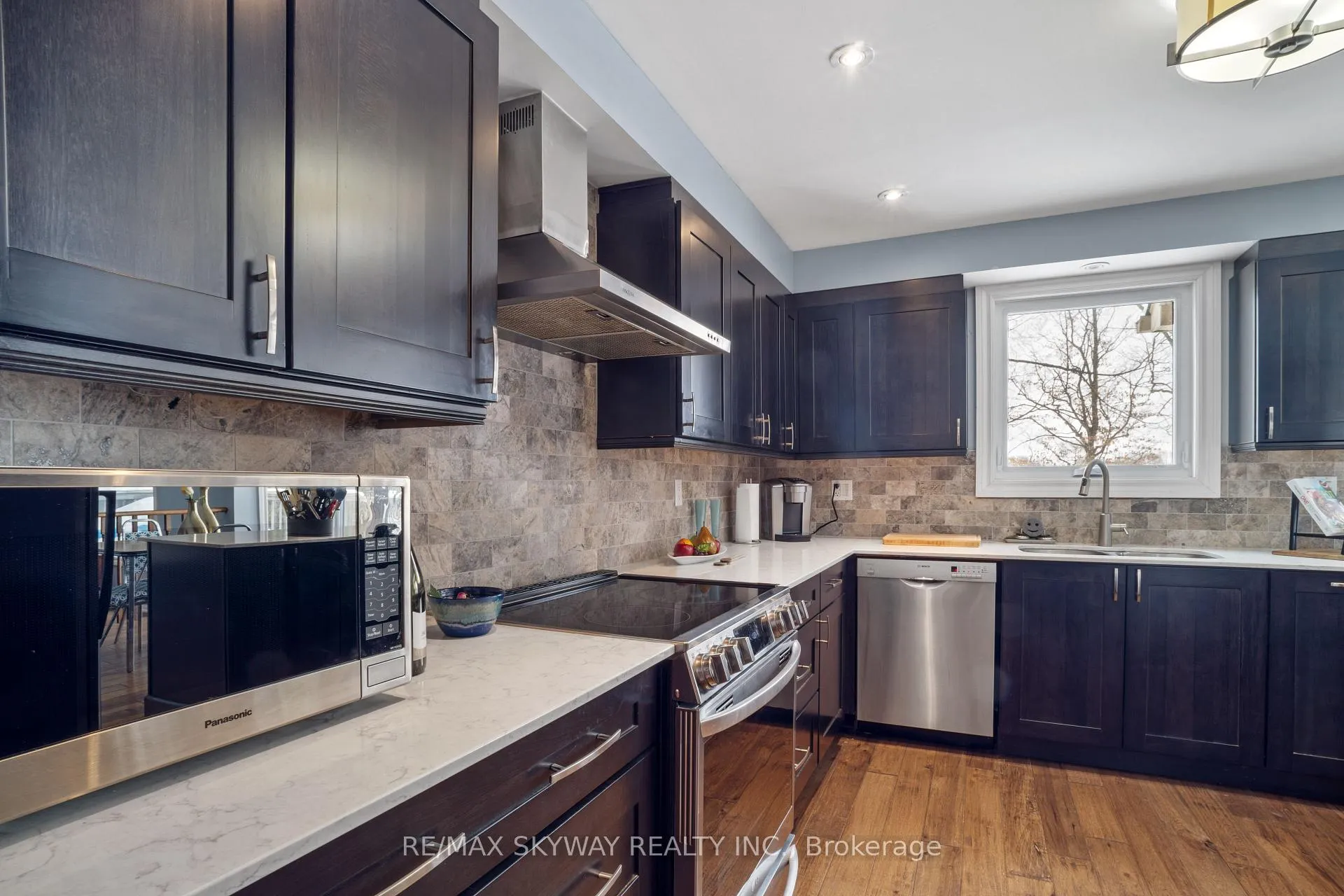 Photo 9 of 70 Barr Crescent, Brampton, Heart Lake East — HOMEH