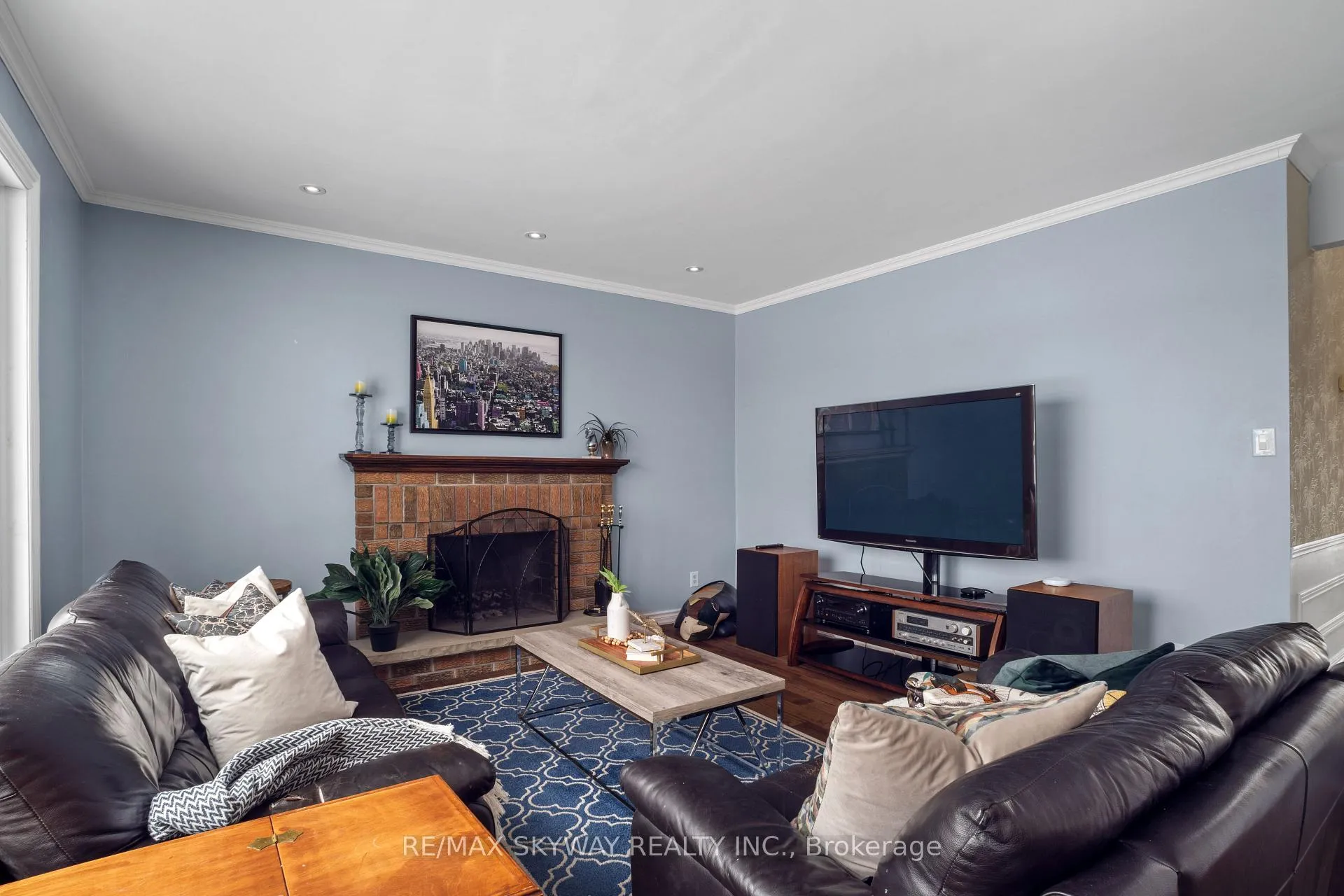 Photo 11 of 70 Barr Crescent, Brampton, Heart Lake East — HOMEH