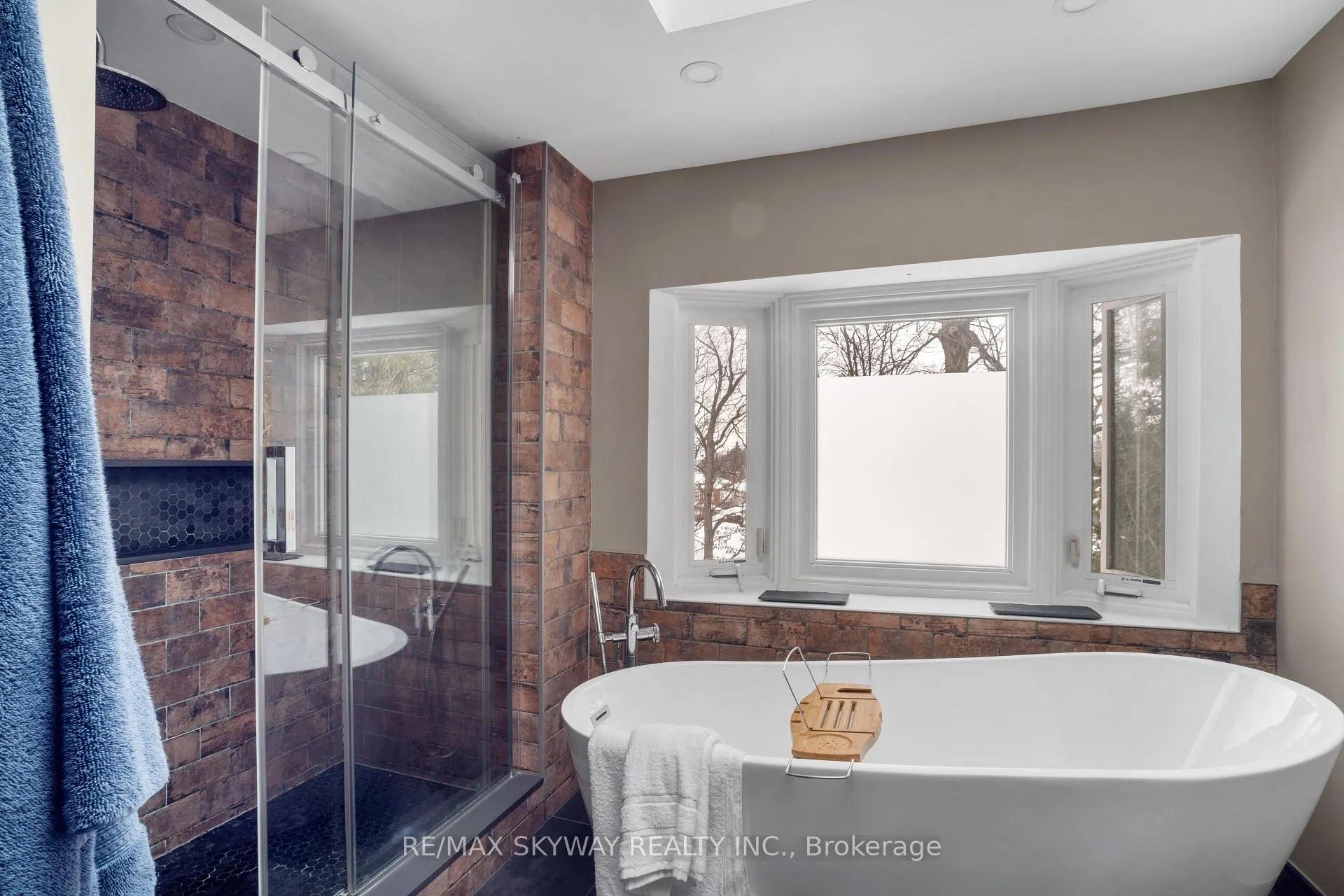 Photo 18 of 70 Barr Crescent, Brampton, Heart Lake East — HOMEH