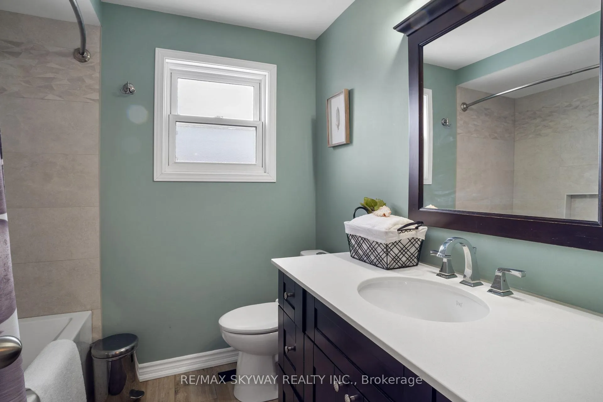 Photo 23 of 70 Barr Crescent, Brampton, Heart Lake East — HOMEH