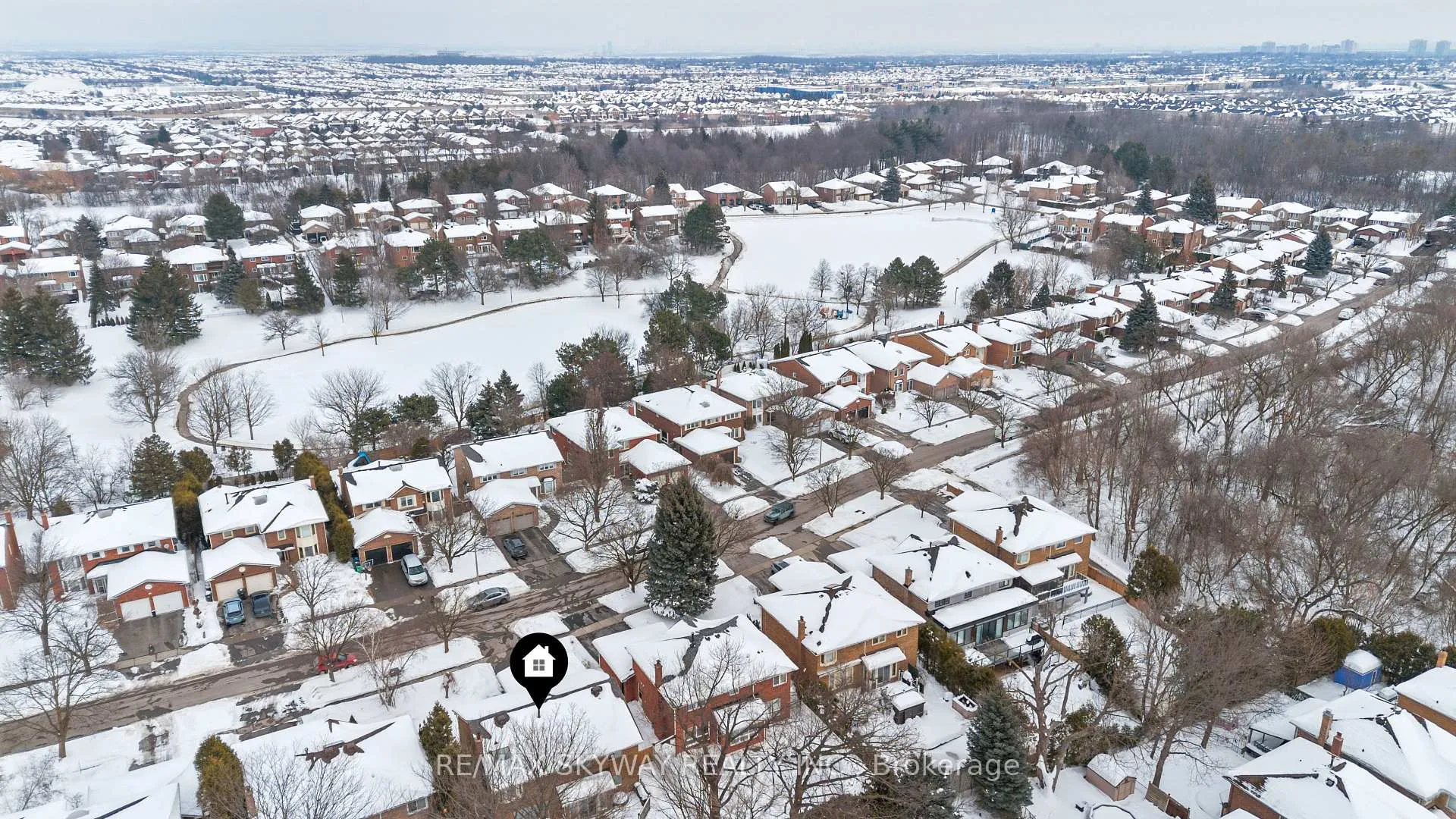 Photo 29 of 70 Barr Crescent, Brampton, Heart Lake East — HOMEH