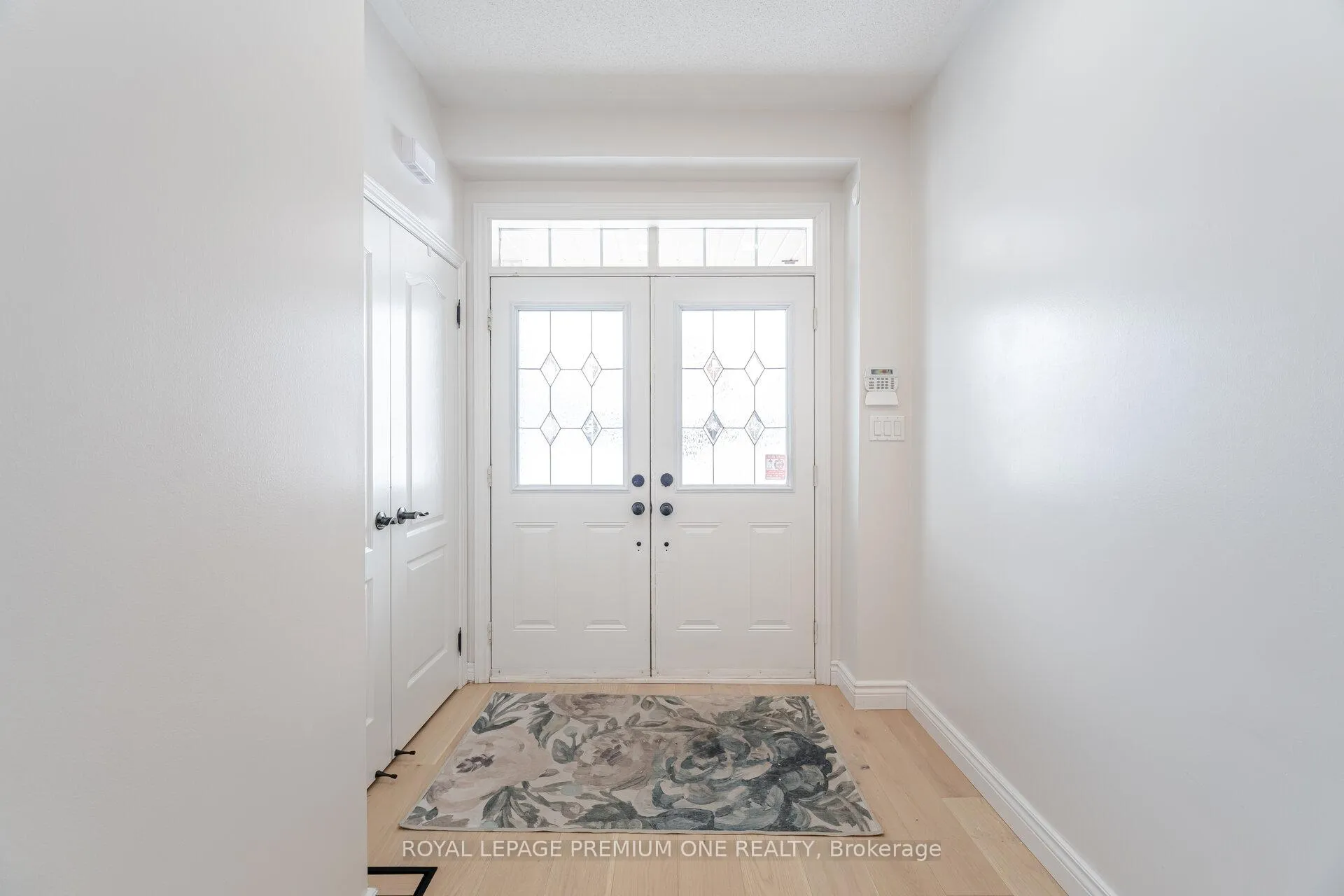 Photo 3 of 57 Cherry Bush Road, Vaughan, Patterson — HOMEH