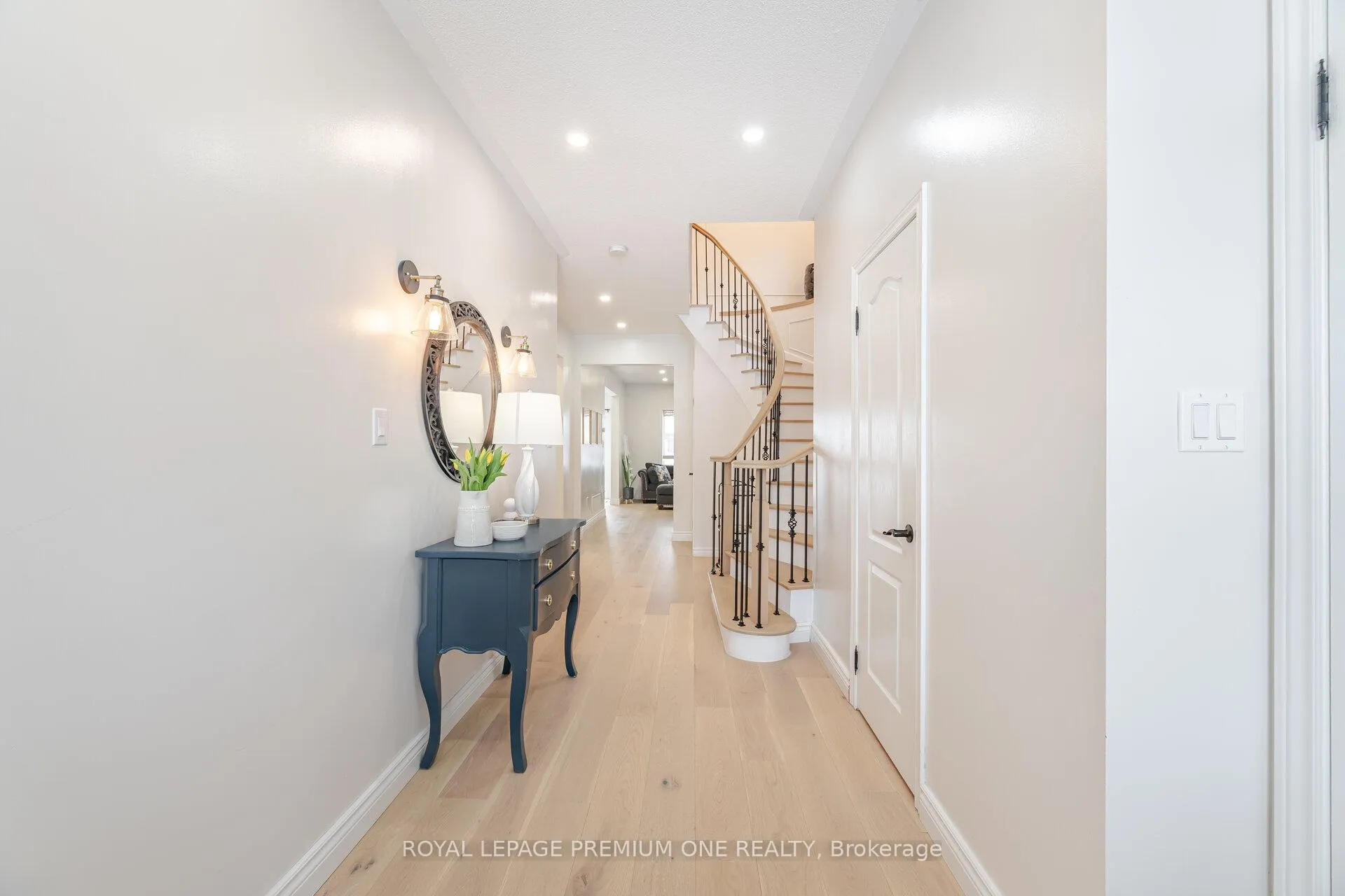 Photo 4 of 57 Cherry Bush Road, Vaughan, Patterson — HOMEH