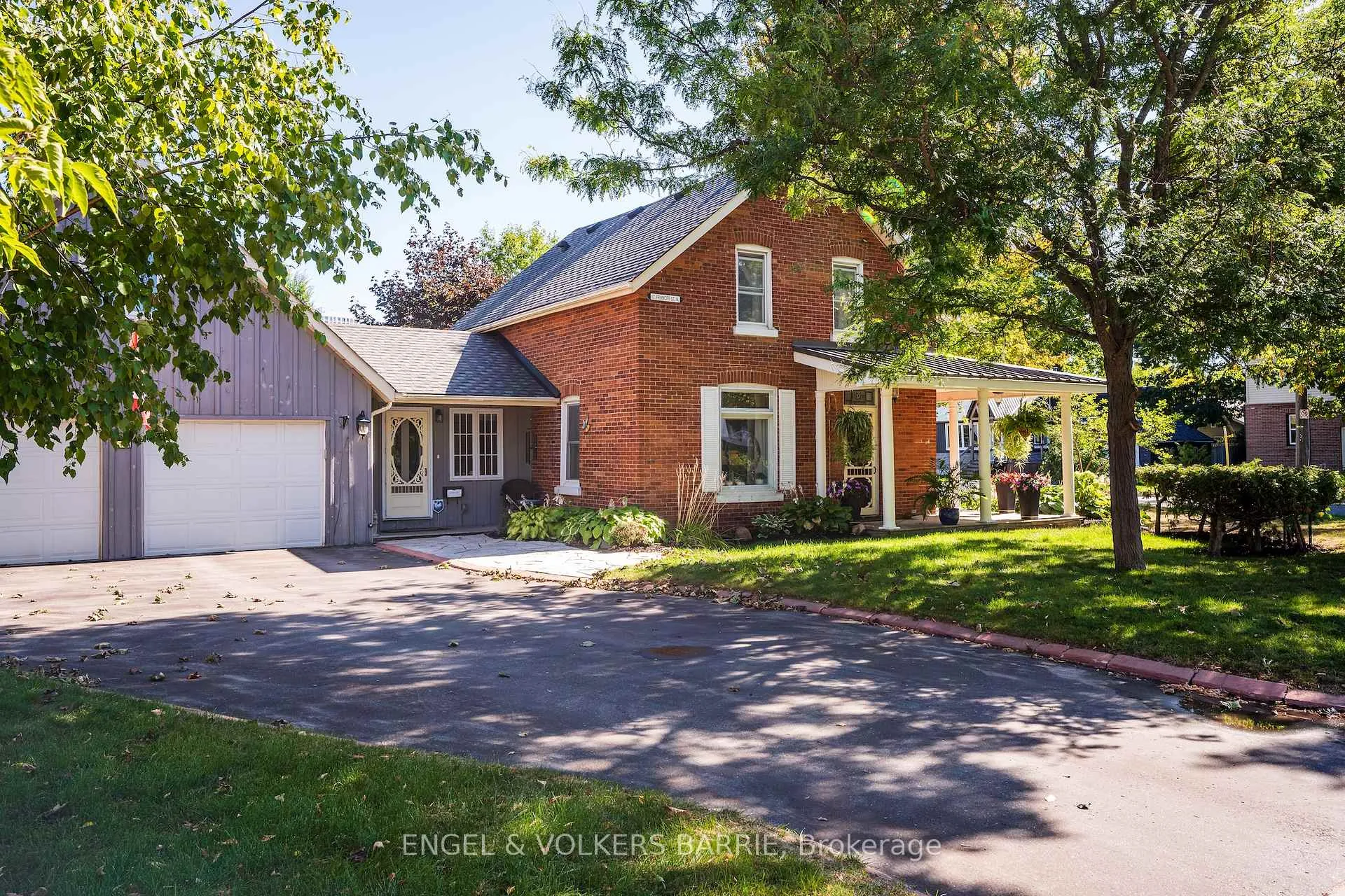 Photo 2 of 17 Frances Street N, Barrie, Queen's Park — HOMEH