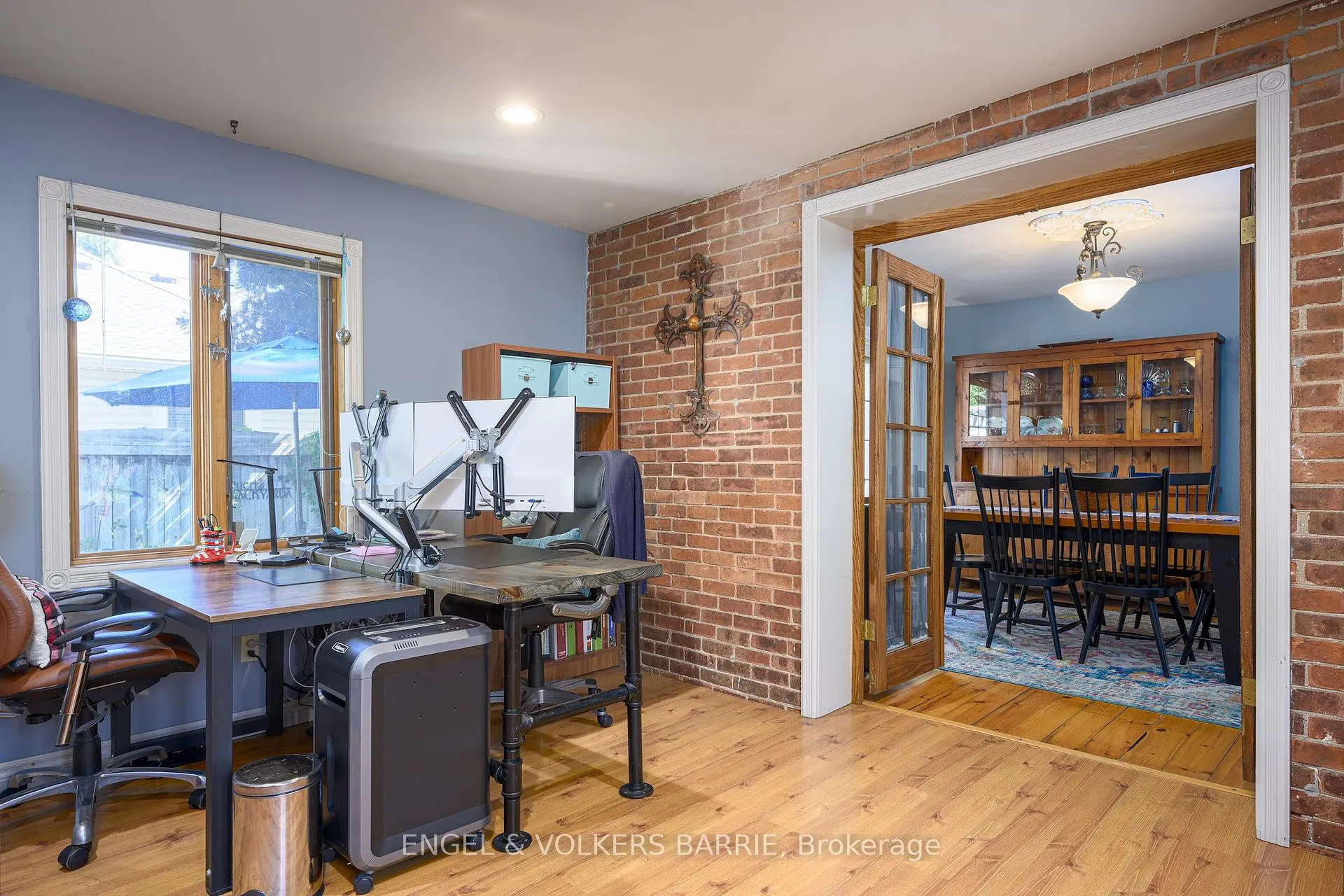 Photo 3 of 17 Frances Street N, Barrie, Queen's Park — HOMEH