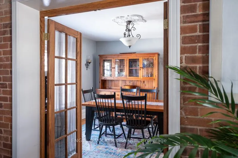 Photo 4 of 17 Frances Street N, Barrie, Queen's Park — HOMEH