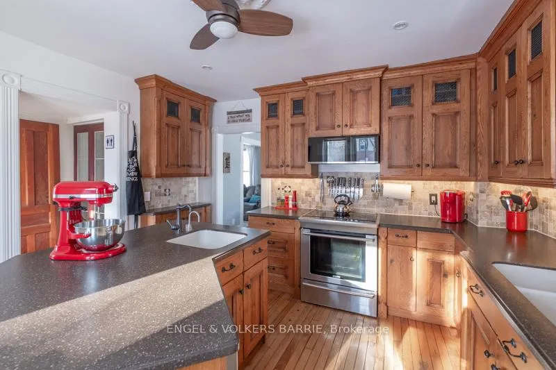 Photo 7 of 17 Frances Street N, Barrie, Queen's Park — HOMEH