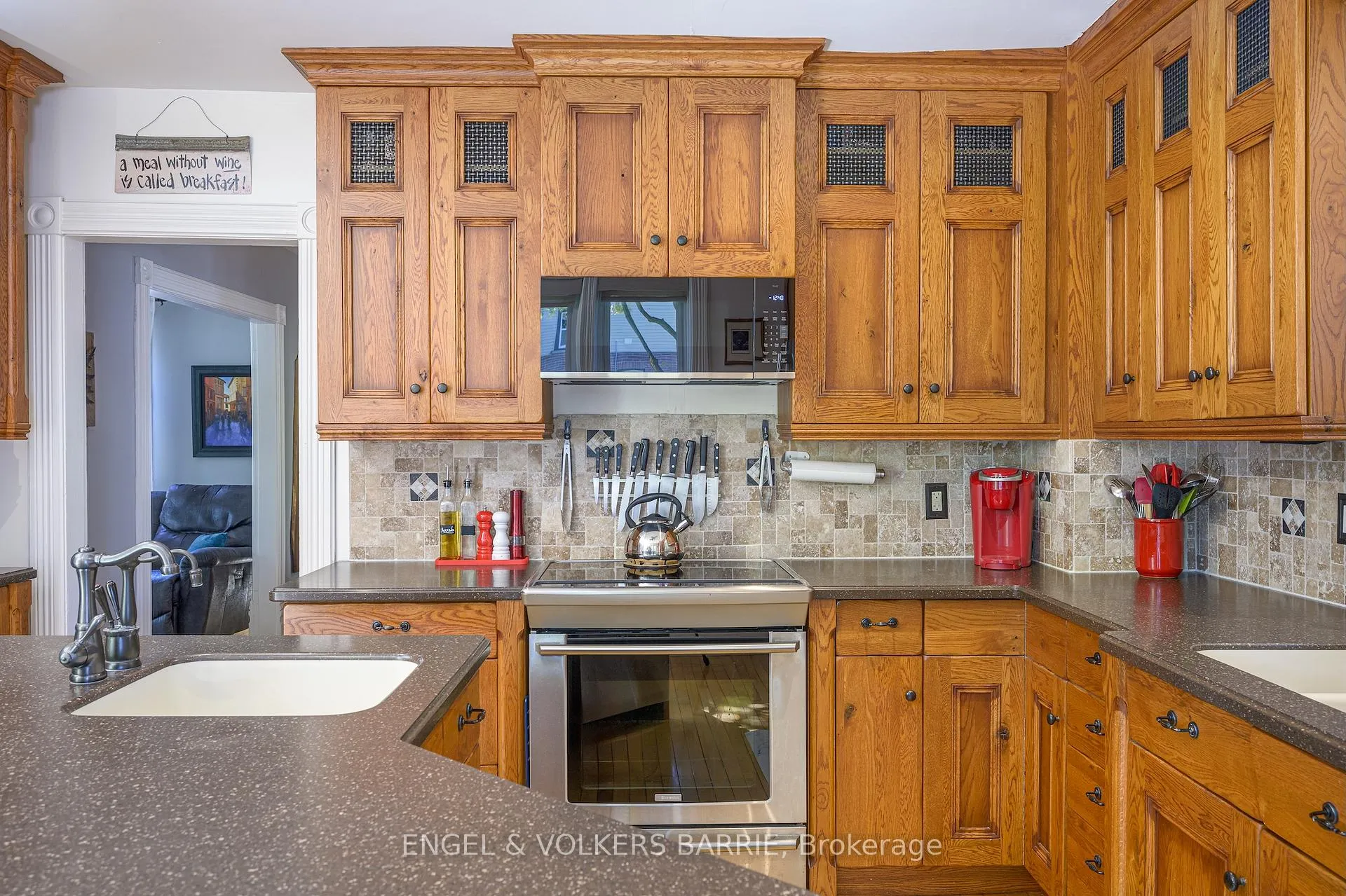 Photo 9 of 17 Frances Street N, Barrie, Queen's Park — HOMEH