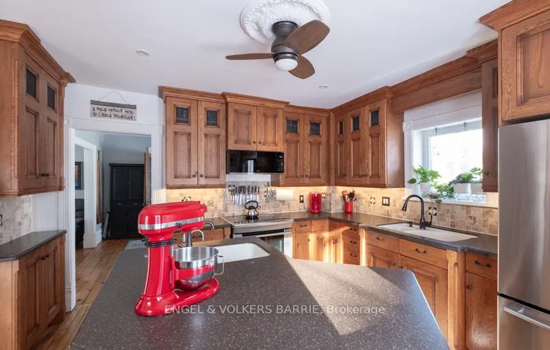 Photo 10 of 17 Frances Street N, Barrie, Queen's Park — HOMEH
