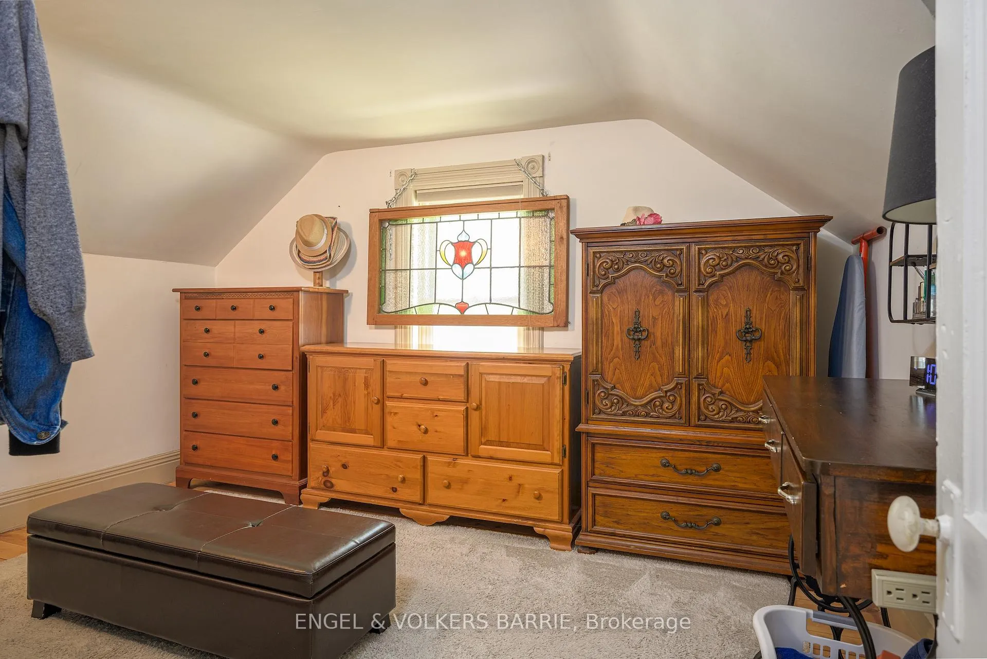 Photo 18 of 17 Frances Street N, Barrie, Queen's Park — HOMEH