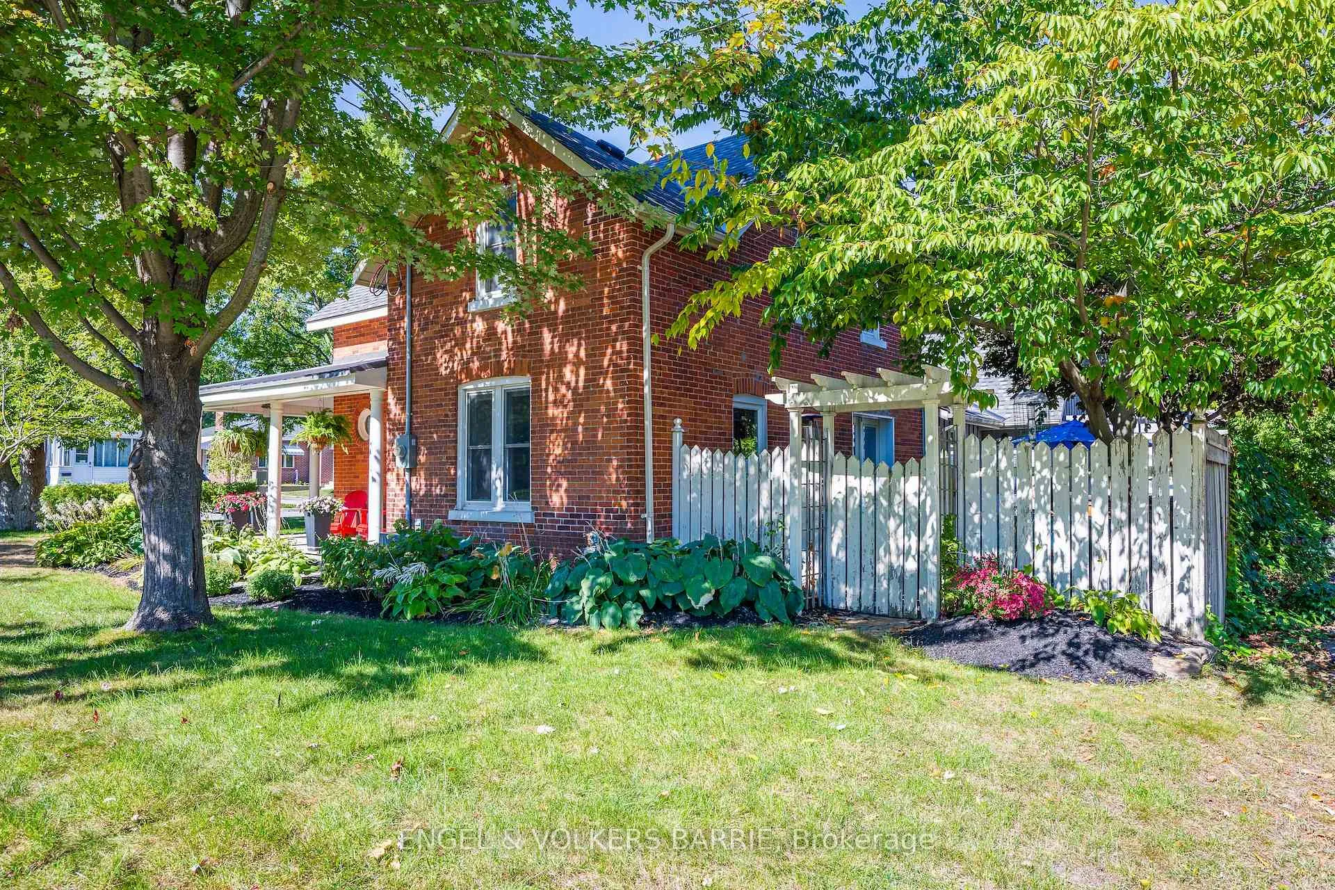 Photo 19 of 17 Frances Street N, Barrie, Queen's Park — HOMEH