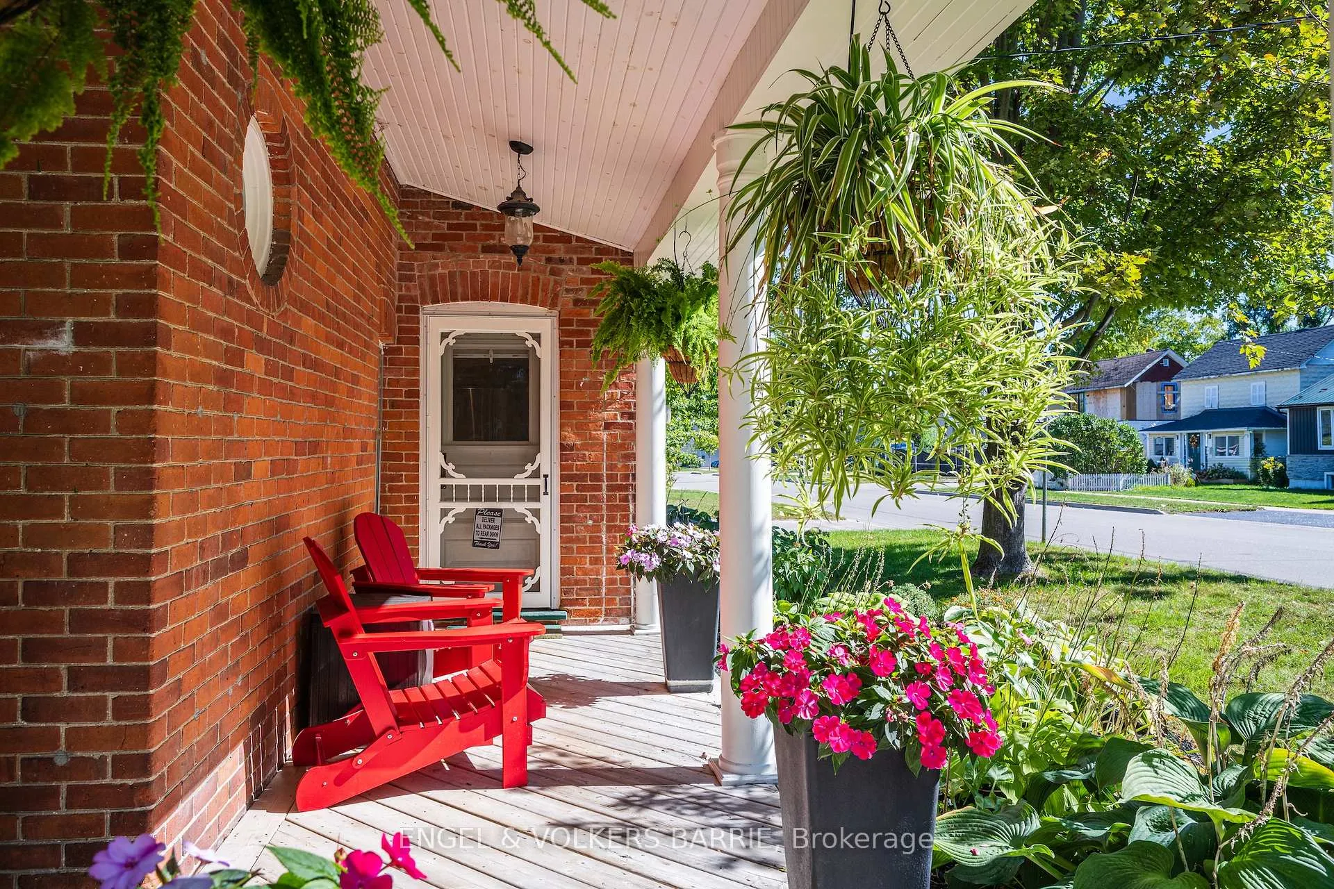 Photo 21 of 17 Frances Street N, Barrie, Queen's Park — HOMEH