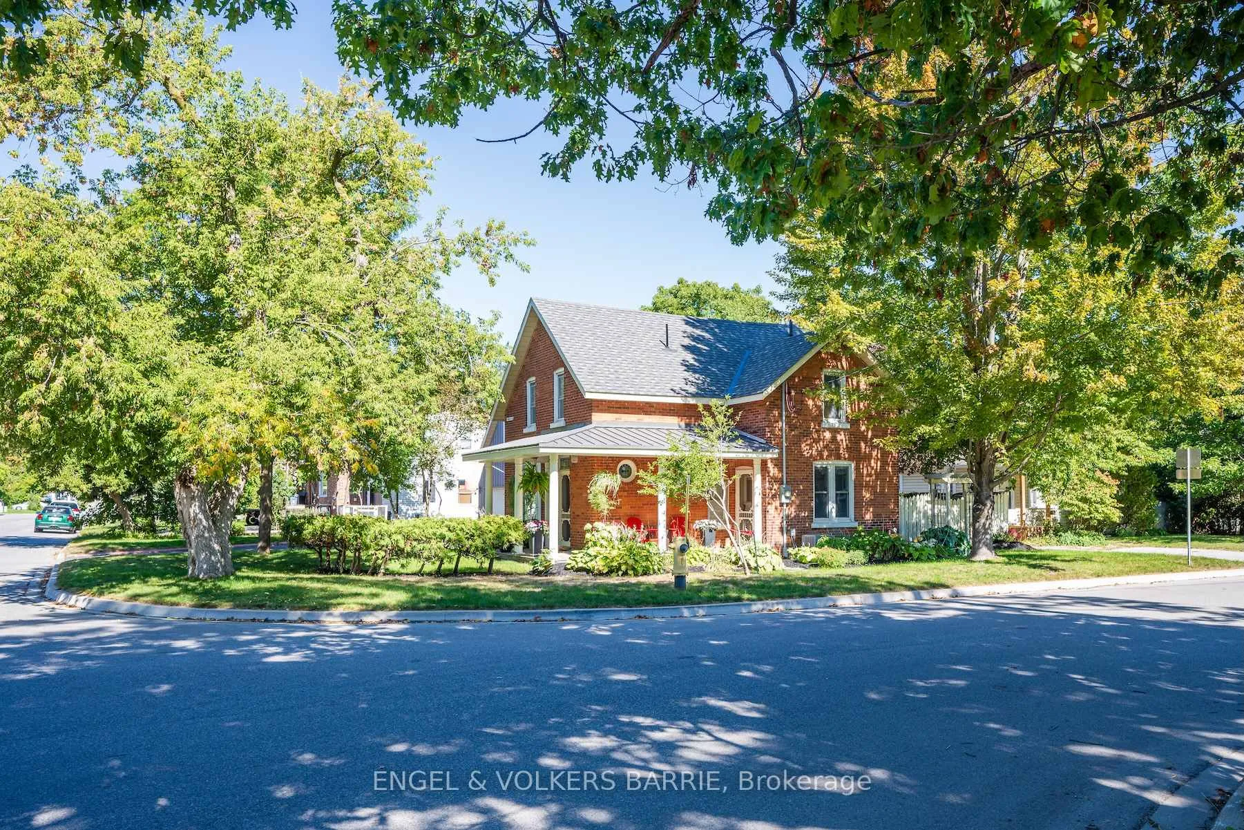 Photo 25 of 17 Frances Street N, Barrie, Queen's Park — HOMEH