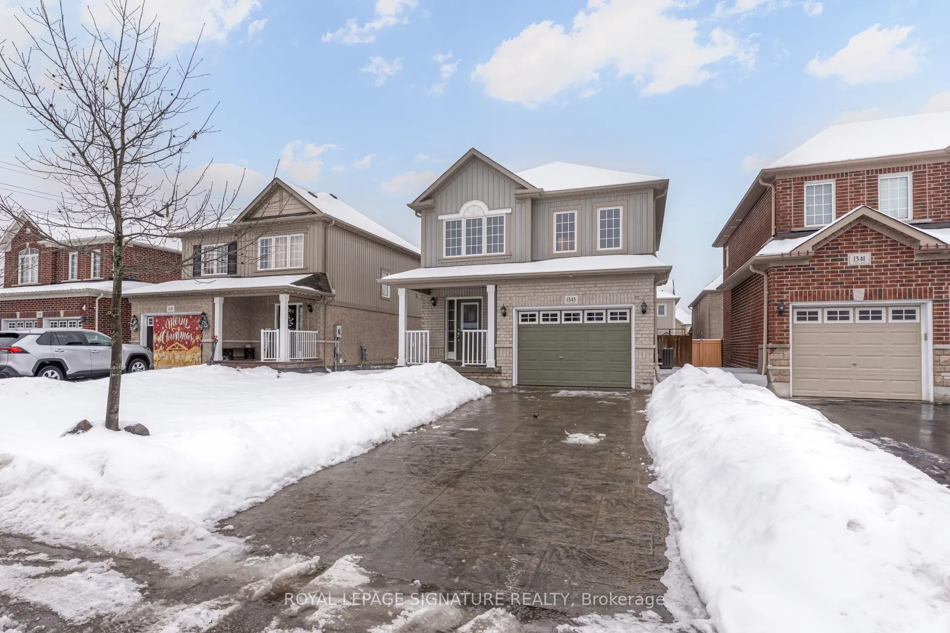 Photo 3 of 1343 Cronk Court, Oshawa, Eastdale — HOMEH