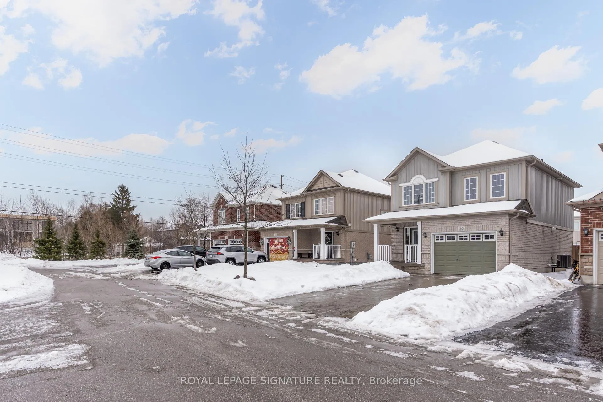 Photo 4 of 1343 Cronk Court, Oshawa, Eastdale — HOMEH