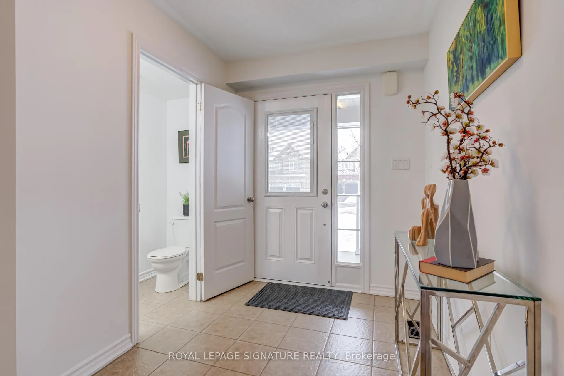 Photo 5 of 1343 Cronk Court, Oshawa, Eastdale — HOMEH