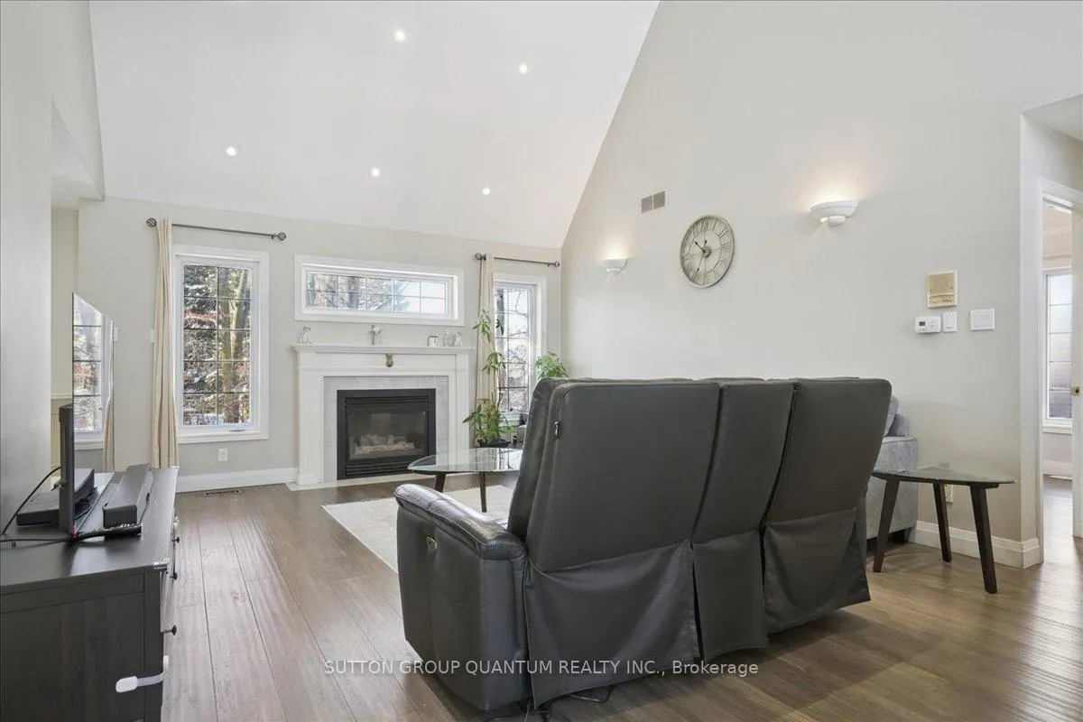 Photo 8 of 629 Burning Bush Road, Waterloo, North Lakeshore — HOMEH