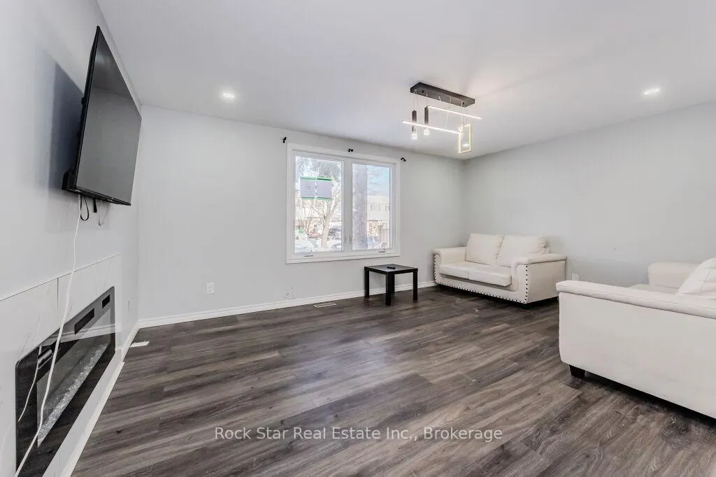 Photo 4 of 77 Timberlane Crescent, Kitchener, Forest Heights — HOMEH