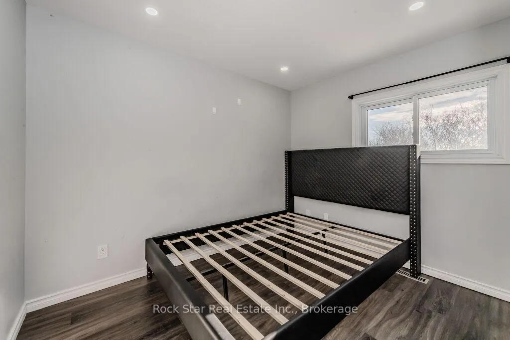 Photo 13 of 77 Timberlane Crescent, Kitchener, Forest Heights — HOMEH