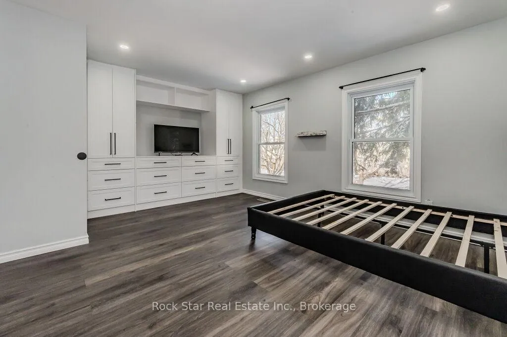 Photo 16 of 77 Timberlane Crescent, Kitchener, Forest Heights — HOMEH