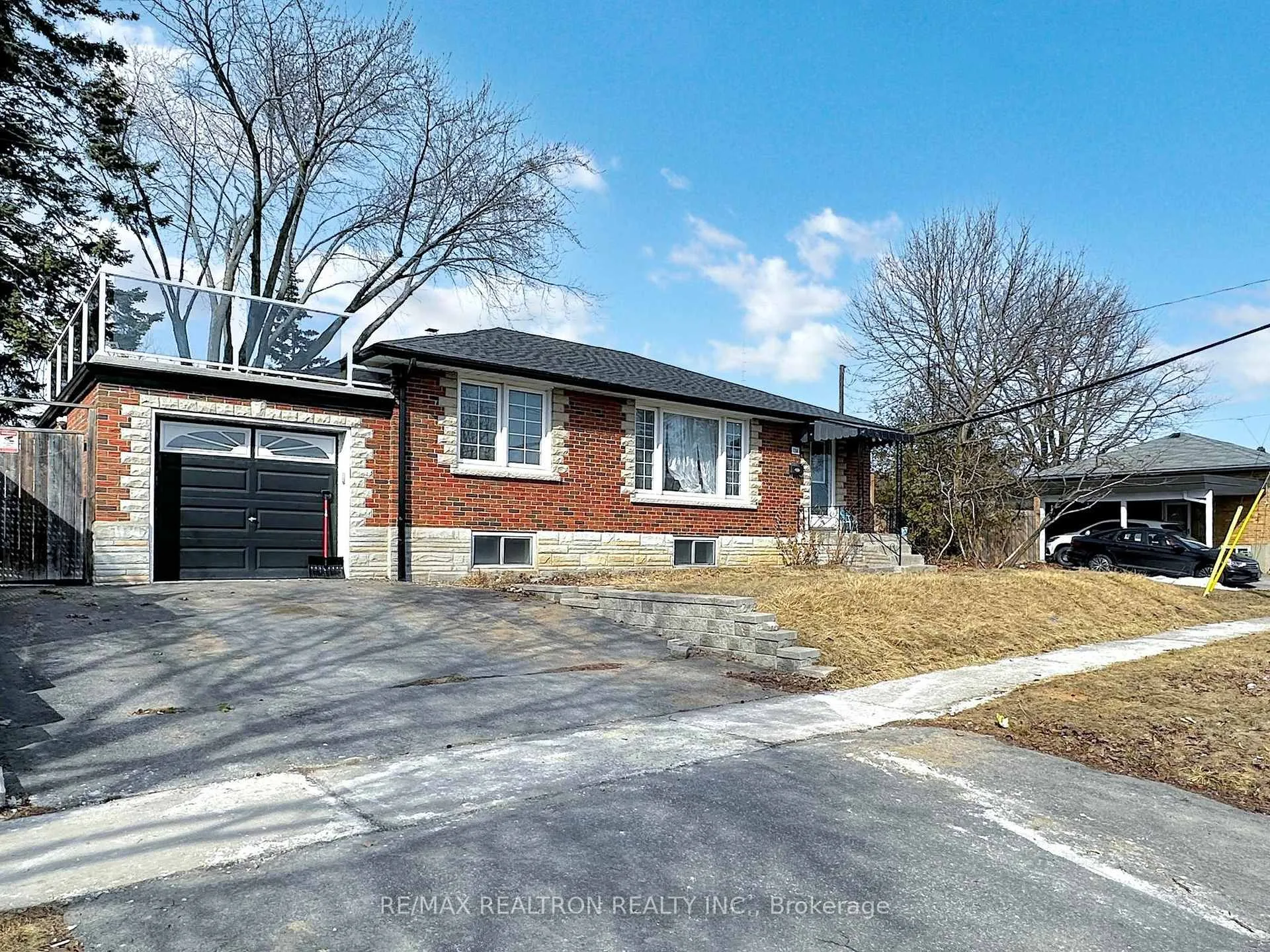 Photo 3 of 724 Phillip Murray Avenue, Oshawa, Lakeview — HOMEH