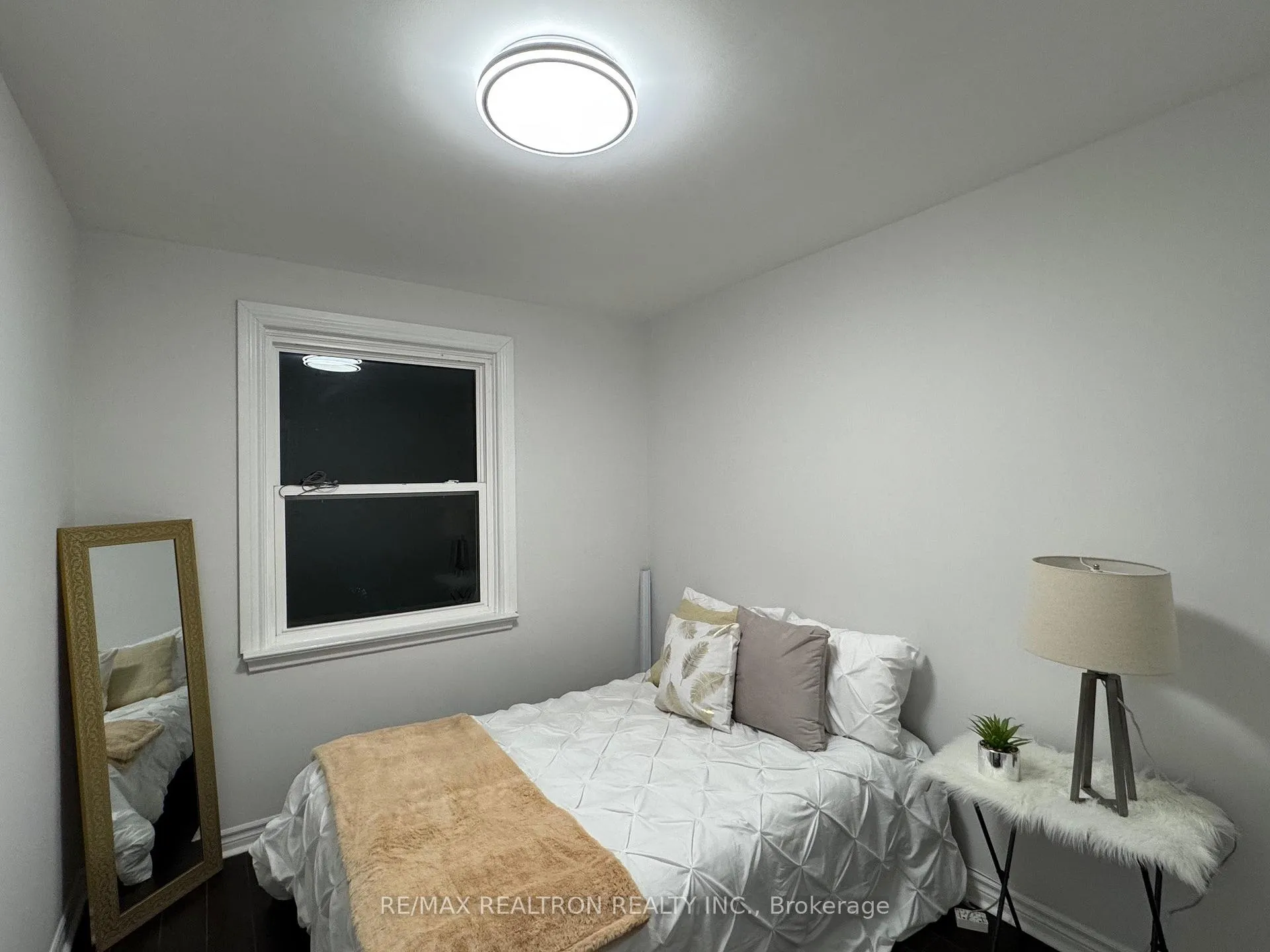 Photo 10 of 724 Phillip Murray Avenue, Oshawa, Lakeview — HOMEH