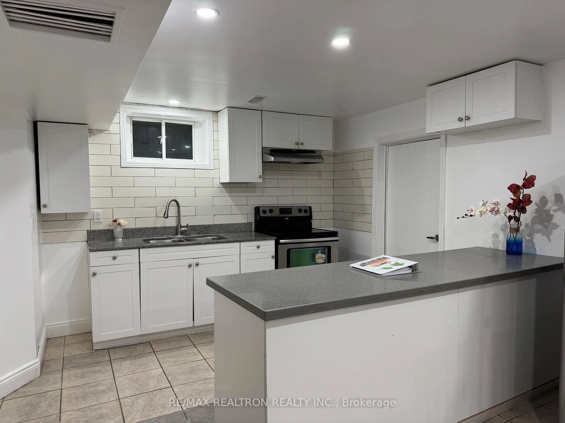 Photo 14 of 724 Phillip Murray Avenue, Oshawa, Lakeview — HOMEH