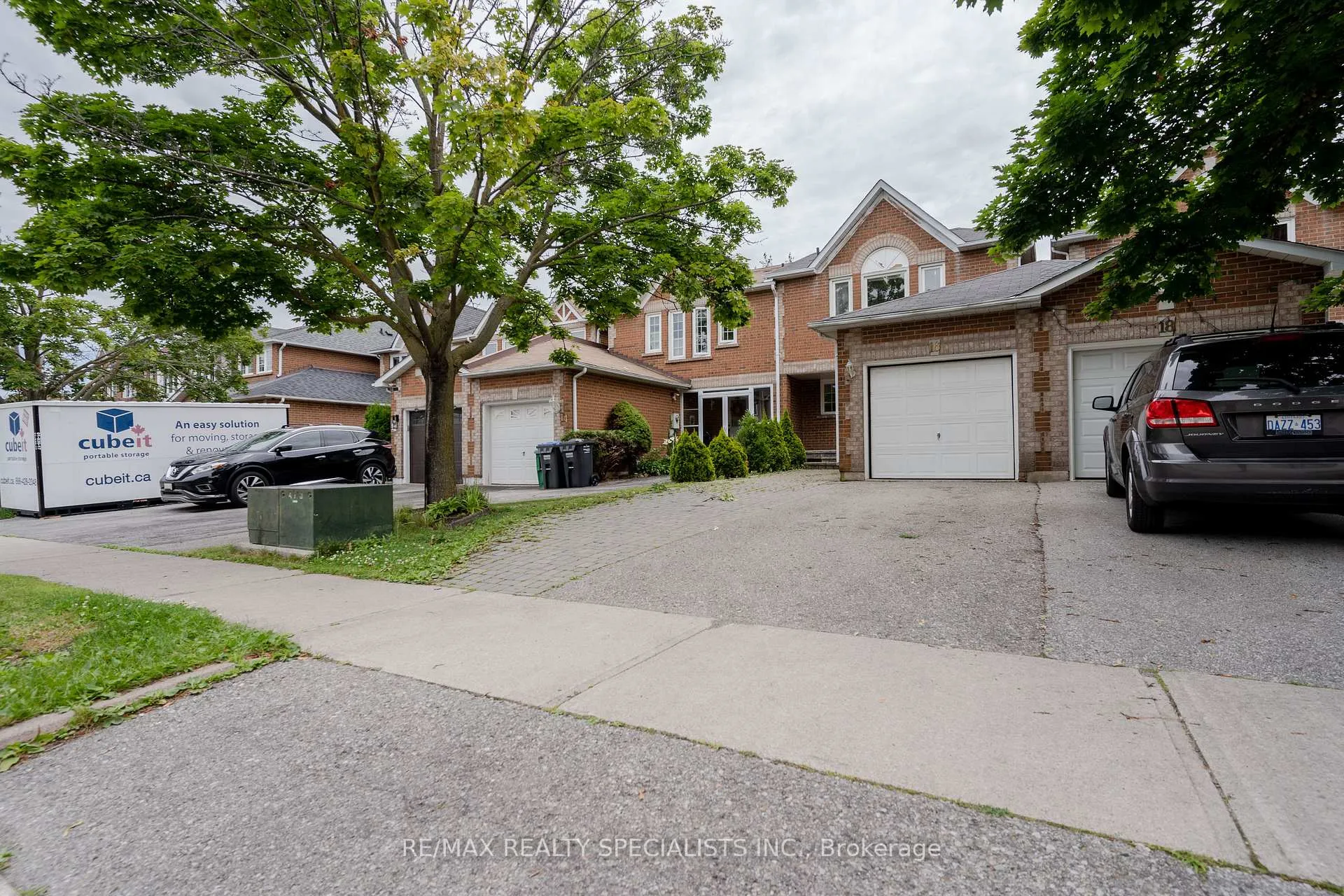 Photo 3 of 16 Mullis Crescent, Brampton, Fletcher's West — HOMEH
