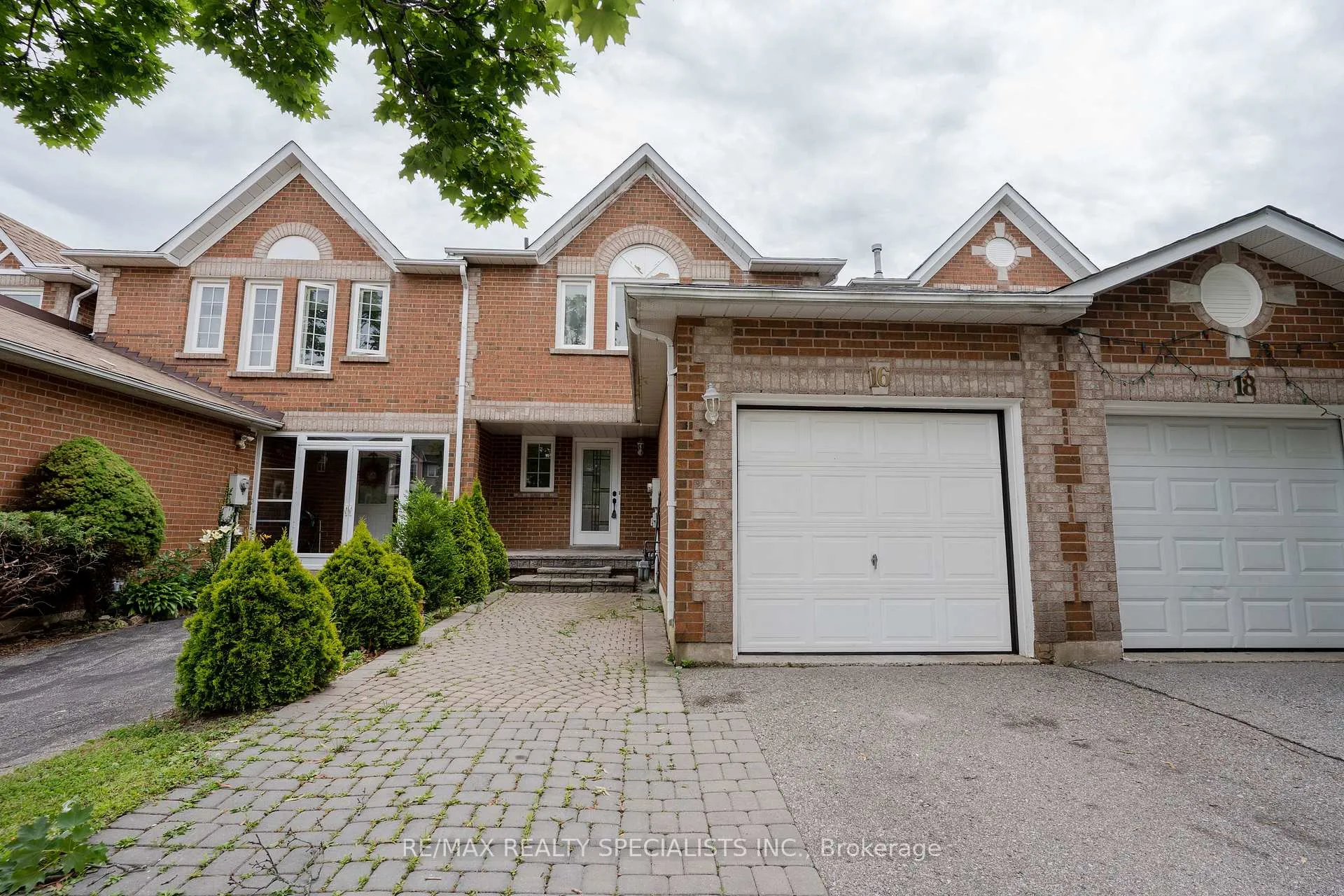 Photo 4 of 16 Mullis Crescent, Brampton, Fletcher's West — HOMEH