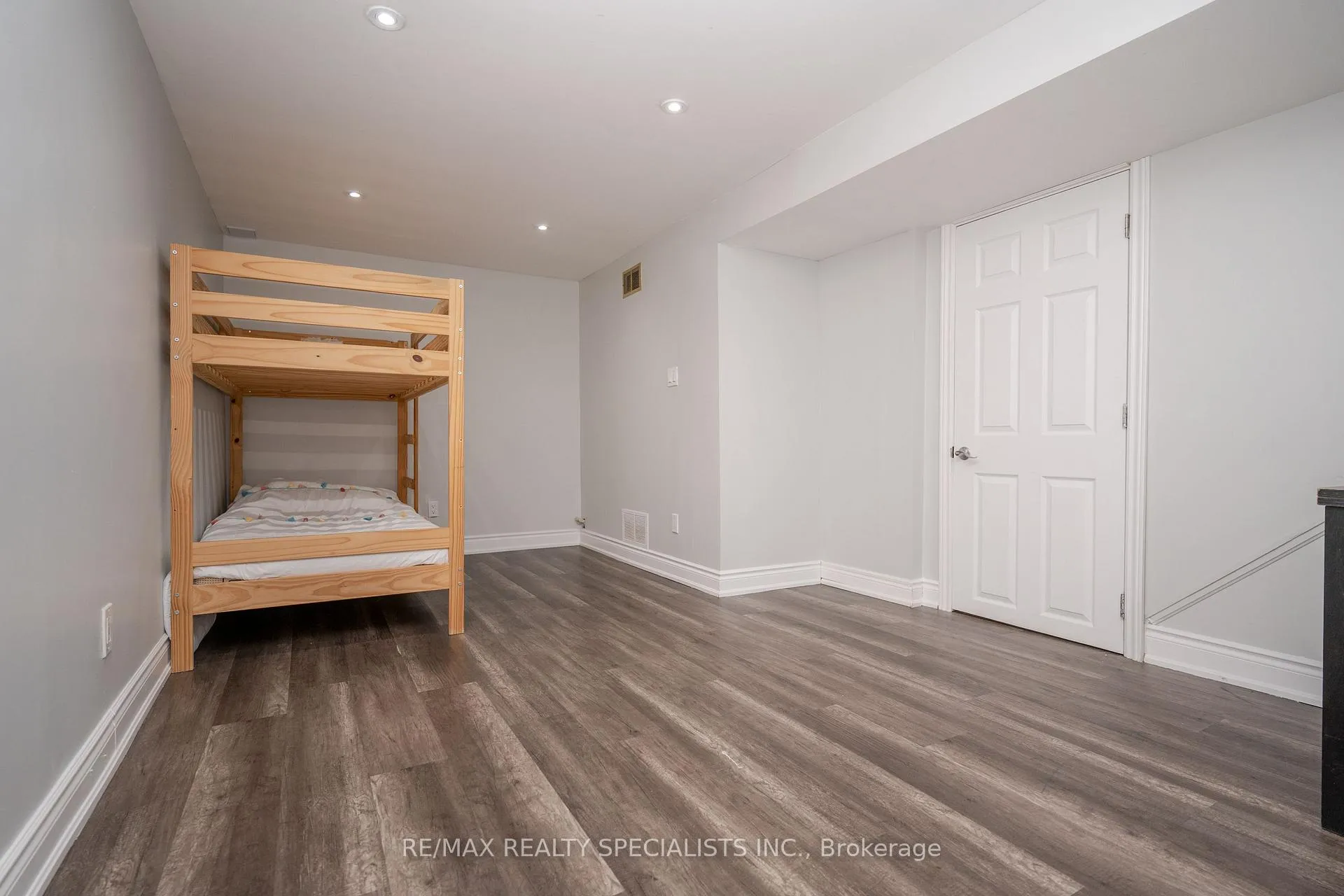 Photo 32 of 16 Mullis Crescent, Brampton, Fletcher's West — HOMEH