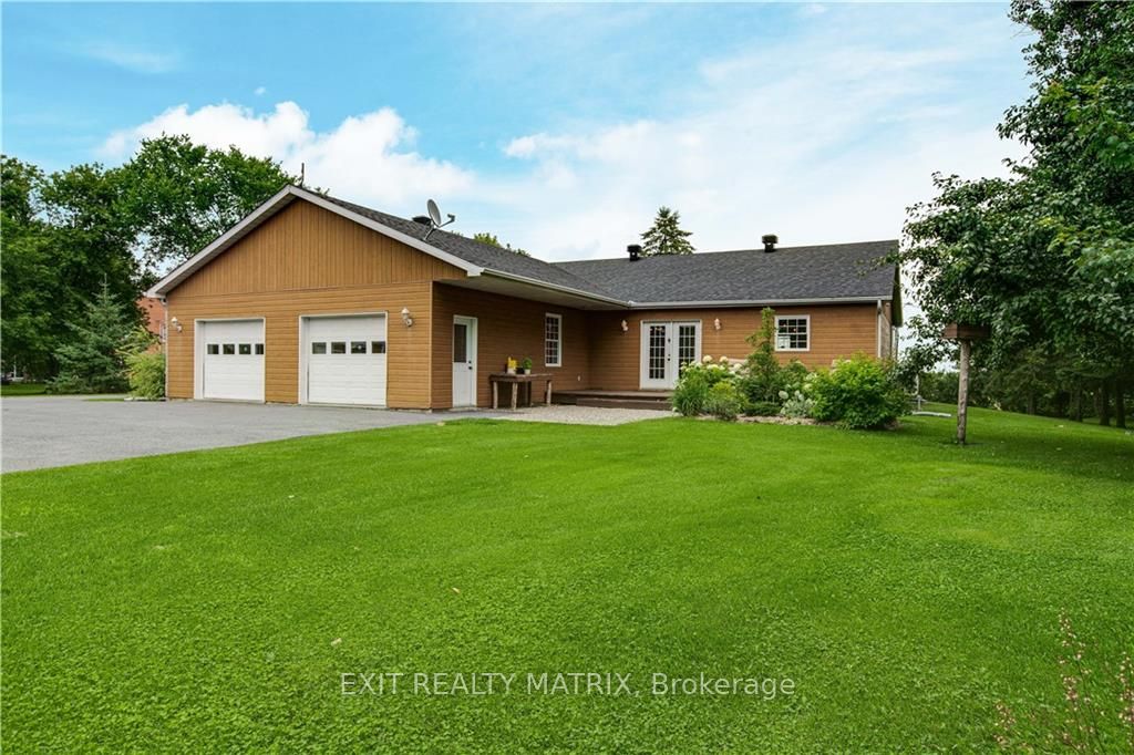 Photo 3 of 142 High Street, Champlain, Vankleek Hill — HOMEH