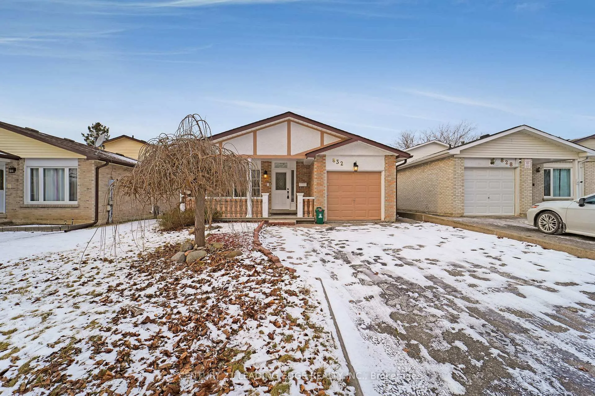 Photo 2 of 832 Donegal Avenue, Oshawa, Vanier — HOMEH