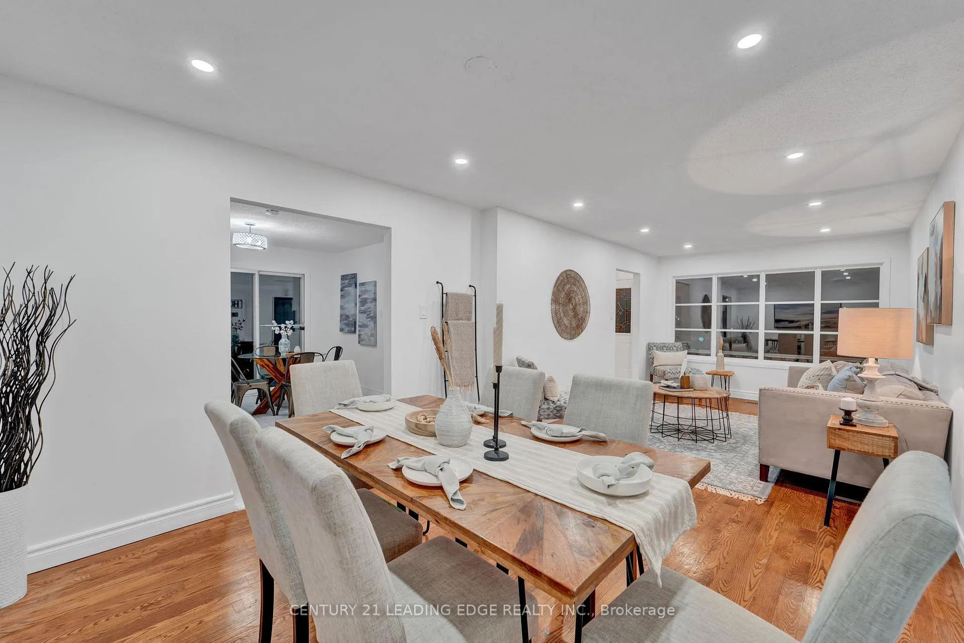 Photo 4 of 832 Donegal Avenue, Oshawa, Vanier — HOMEH