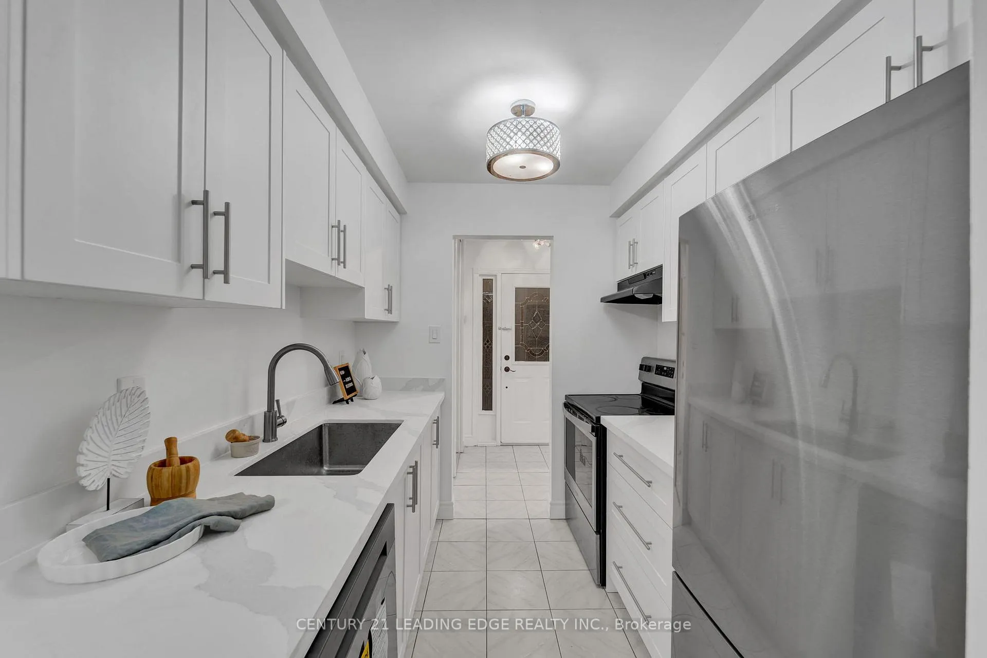 Photo 5 of 832 Donegal Avenue, Oshawa, Vanier — HOMEH
