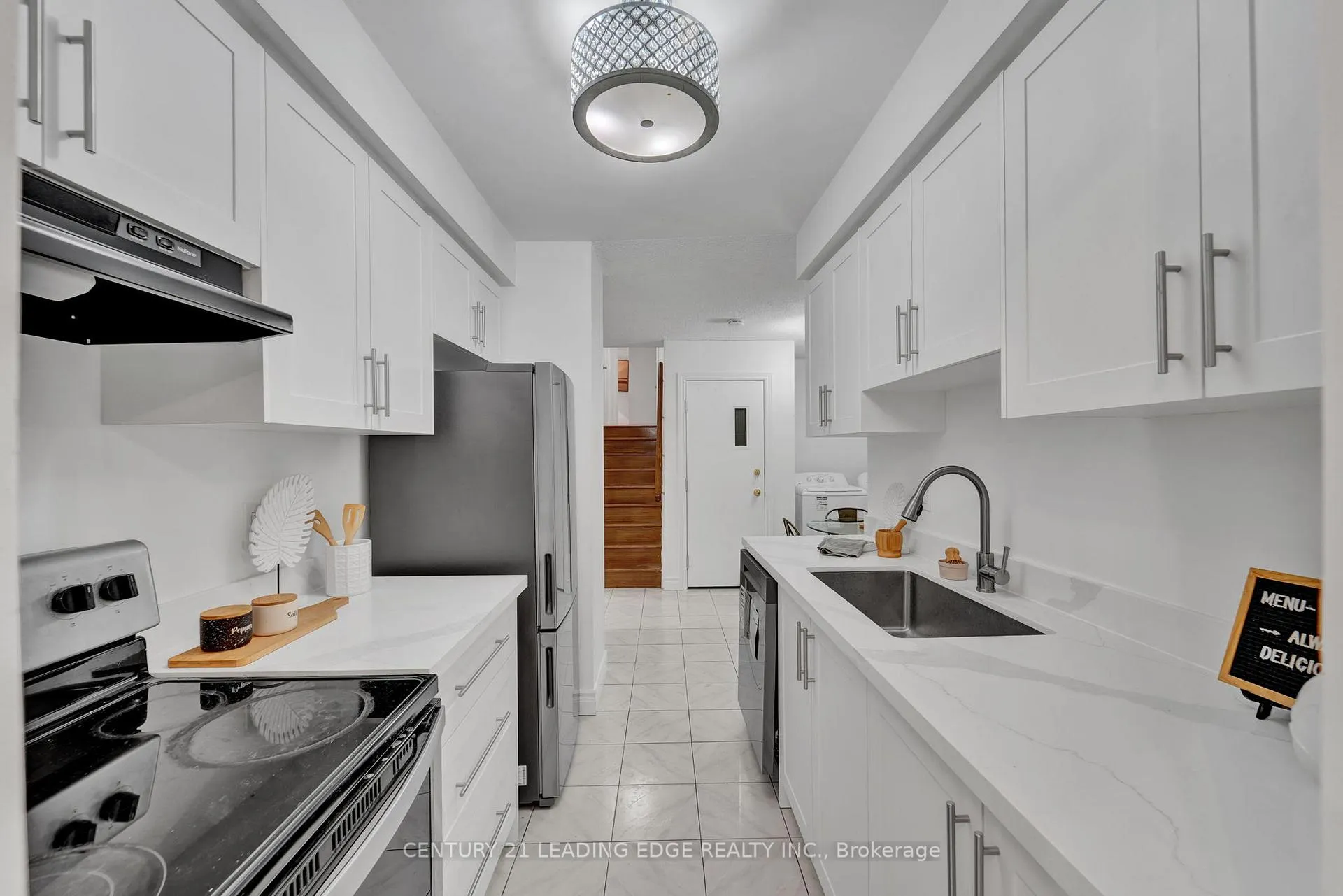 Photo 6 of 832 Donegal Avenue, Oshawa, Vanier — HOMEH
