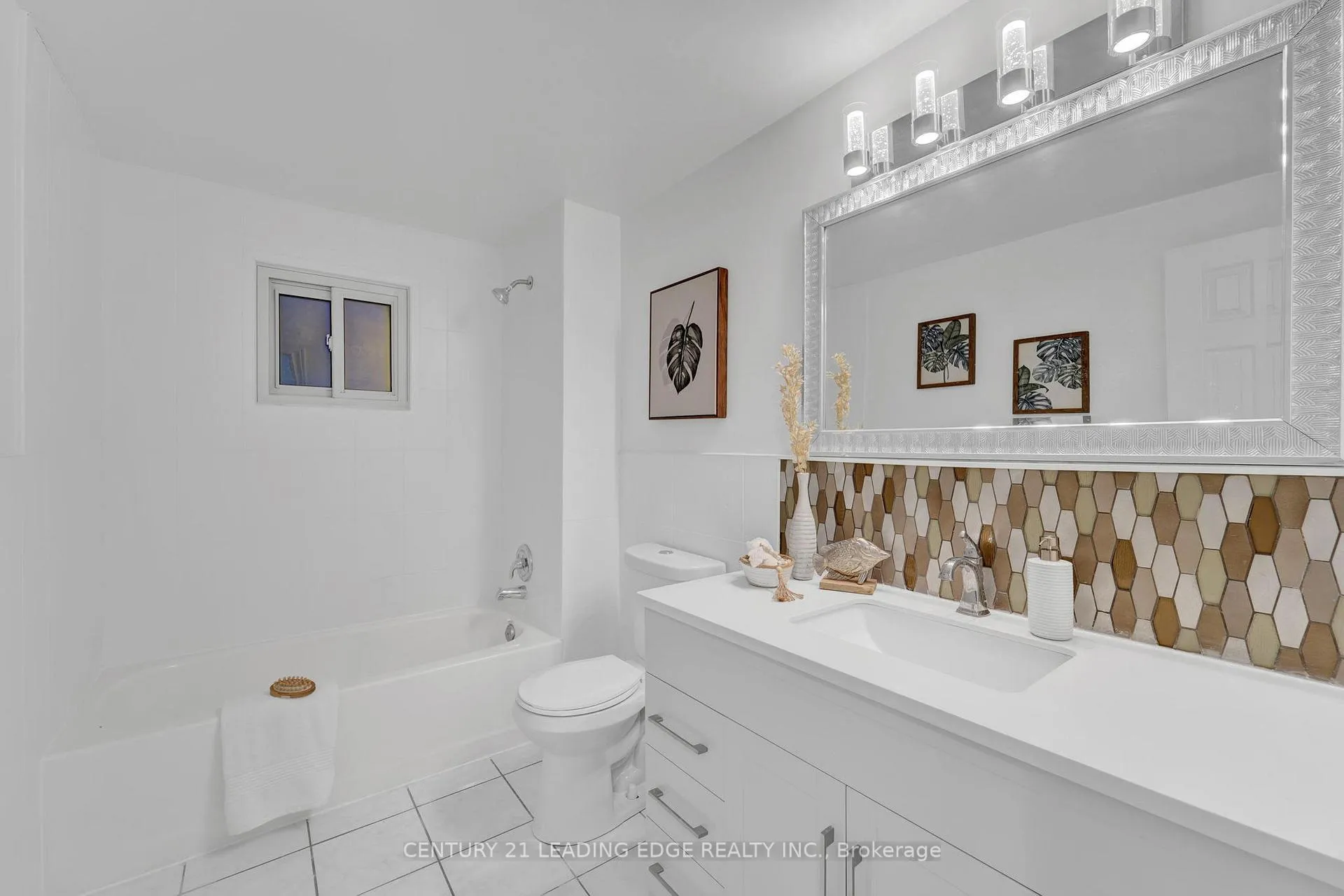 Photo 12 of 832 Donegal Avenue, Oshawa, Vanier — HOMEH