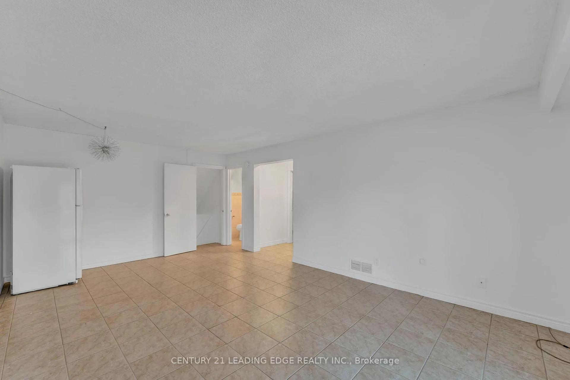 Photo 16 of 832 Donegal Avenue, Oshawa, Vanier — HOMEH