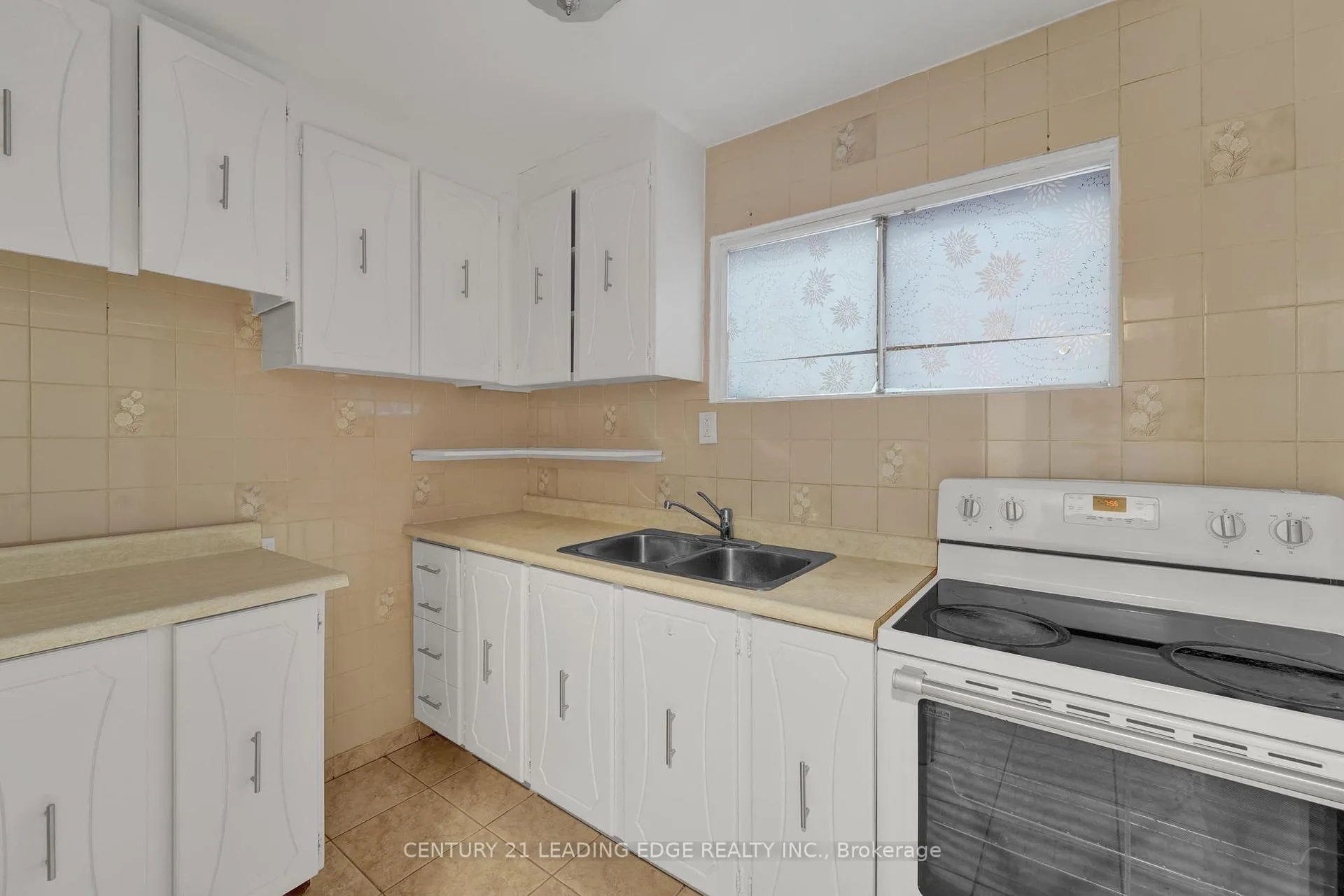 Photo 18 of 832 Donegal Avenue, Oshawa, Vanier — HOMEH