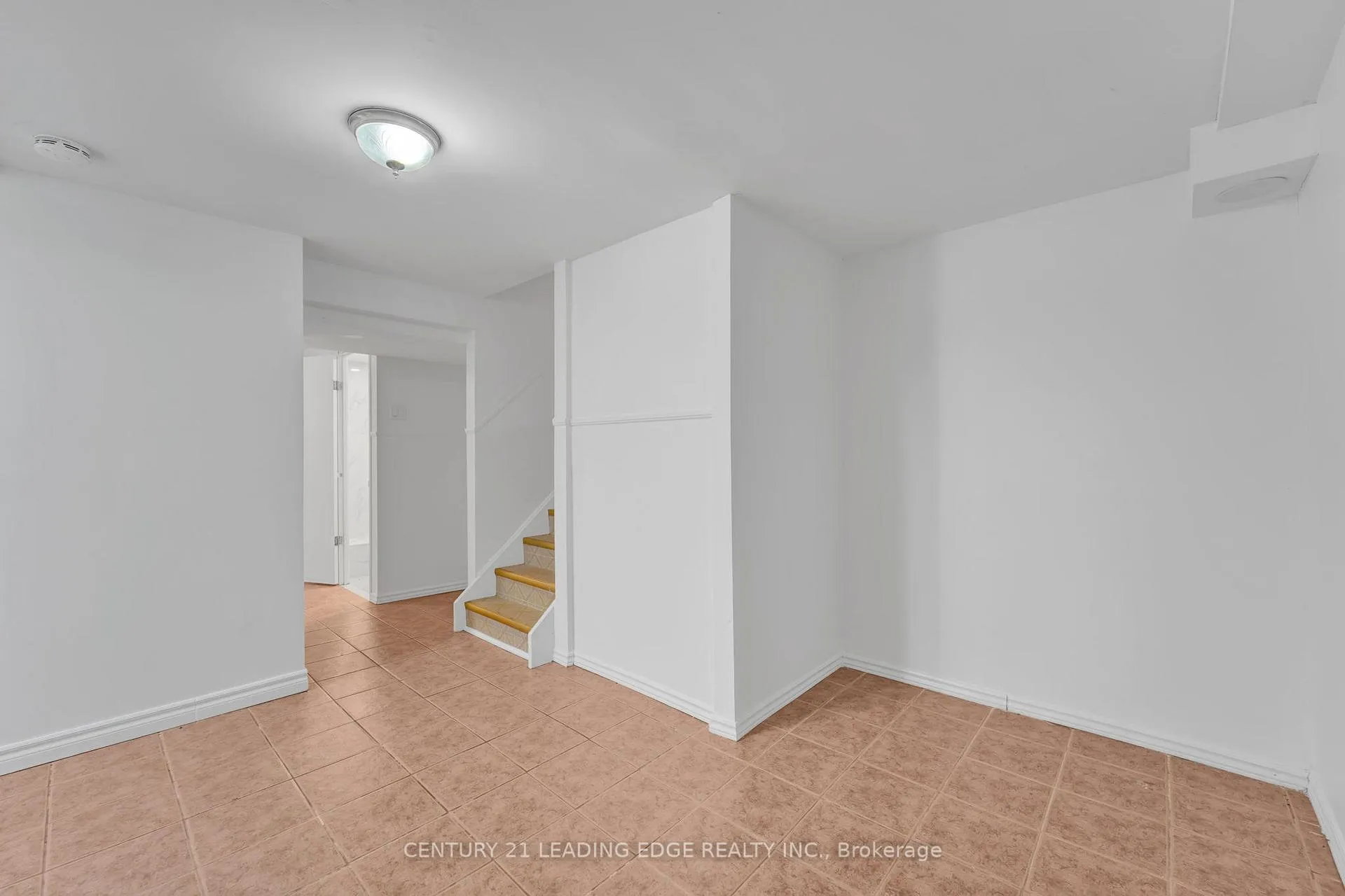 Photo 19 of 832 Donegal Avenue, Oshawa, Vanier — HOMEH