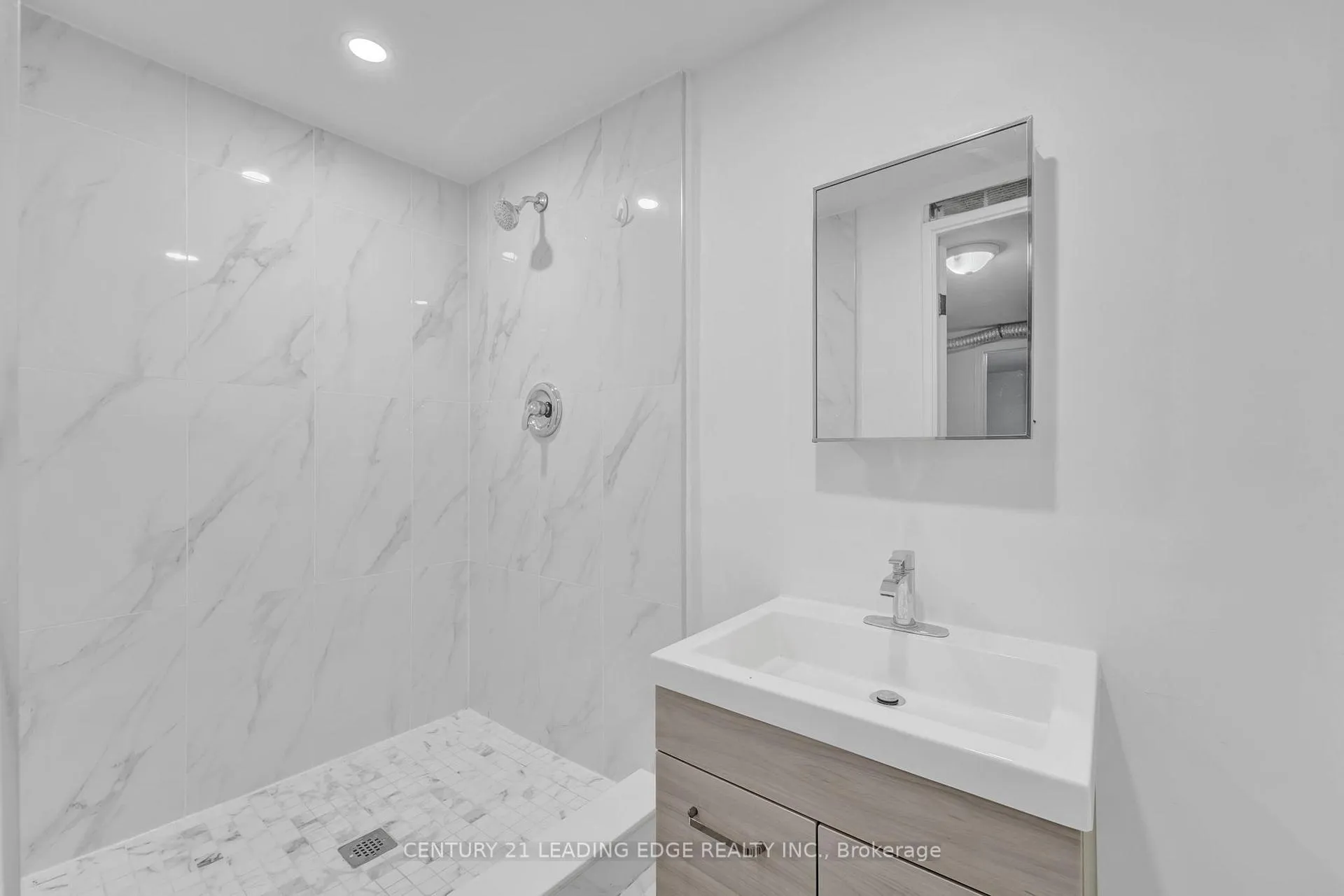 Photo 21 of 832 Donegal Avenue, Oshawa, Vanier — HOMEH