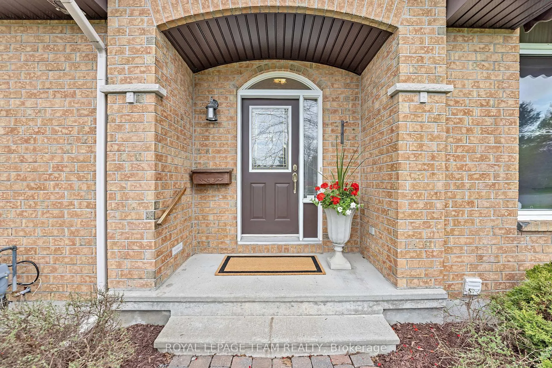 Photo 2 of 2 Peregrine Crescent, Ottawa, Kanata - Bridlewood — HOMEH
