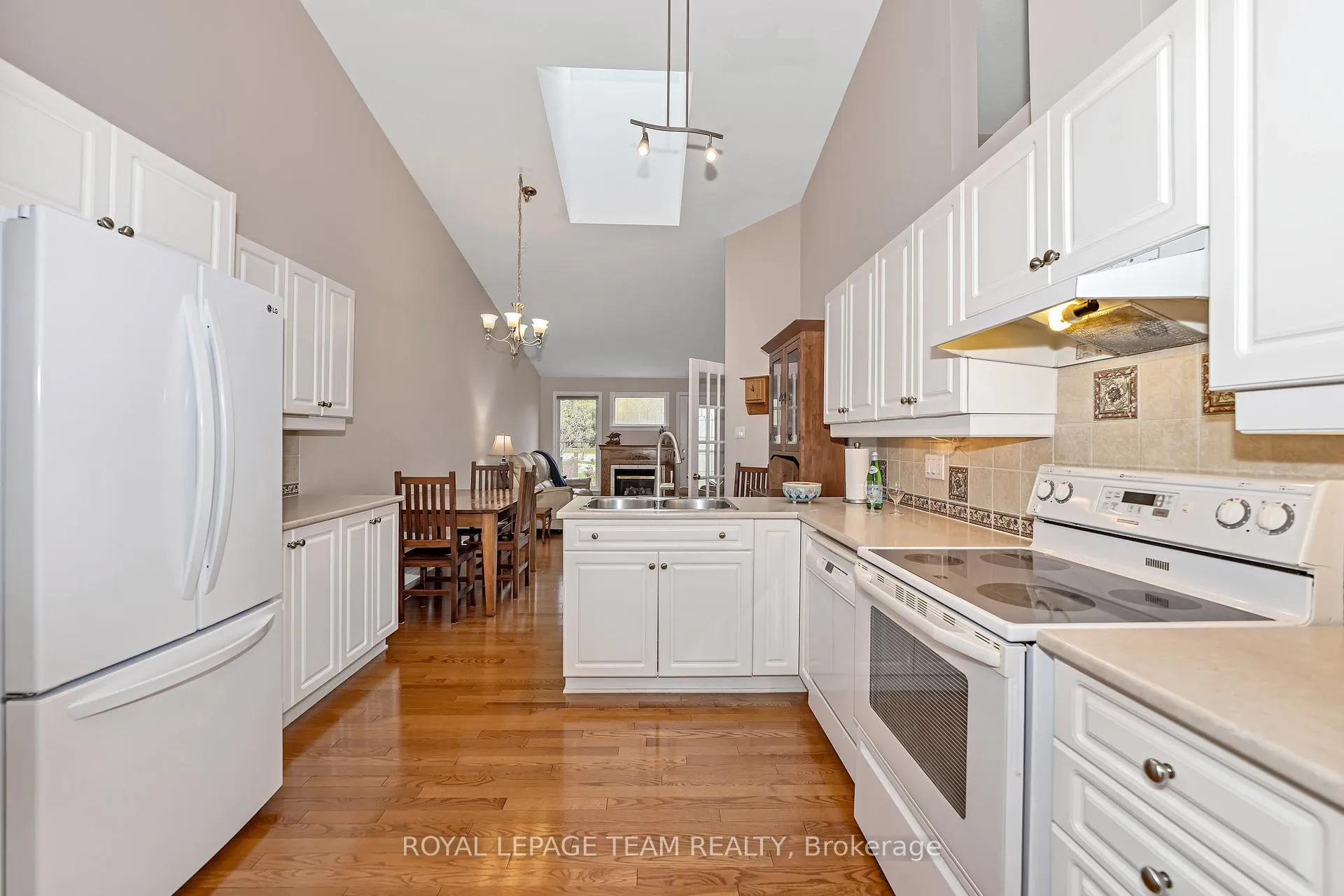 Photo 8 of 2 Peregrine Crescent, Ottawa, Kanata - Bridlewood — HOMEH