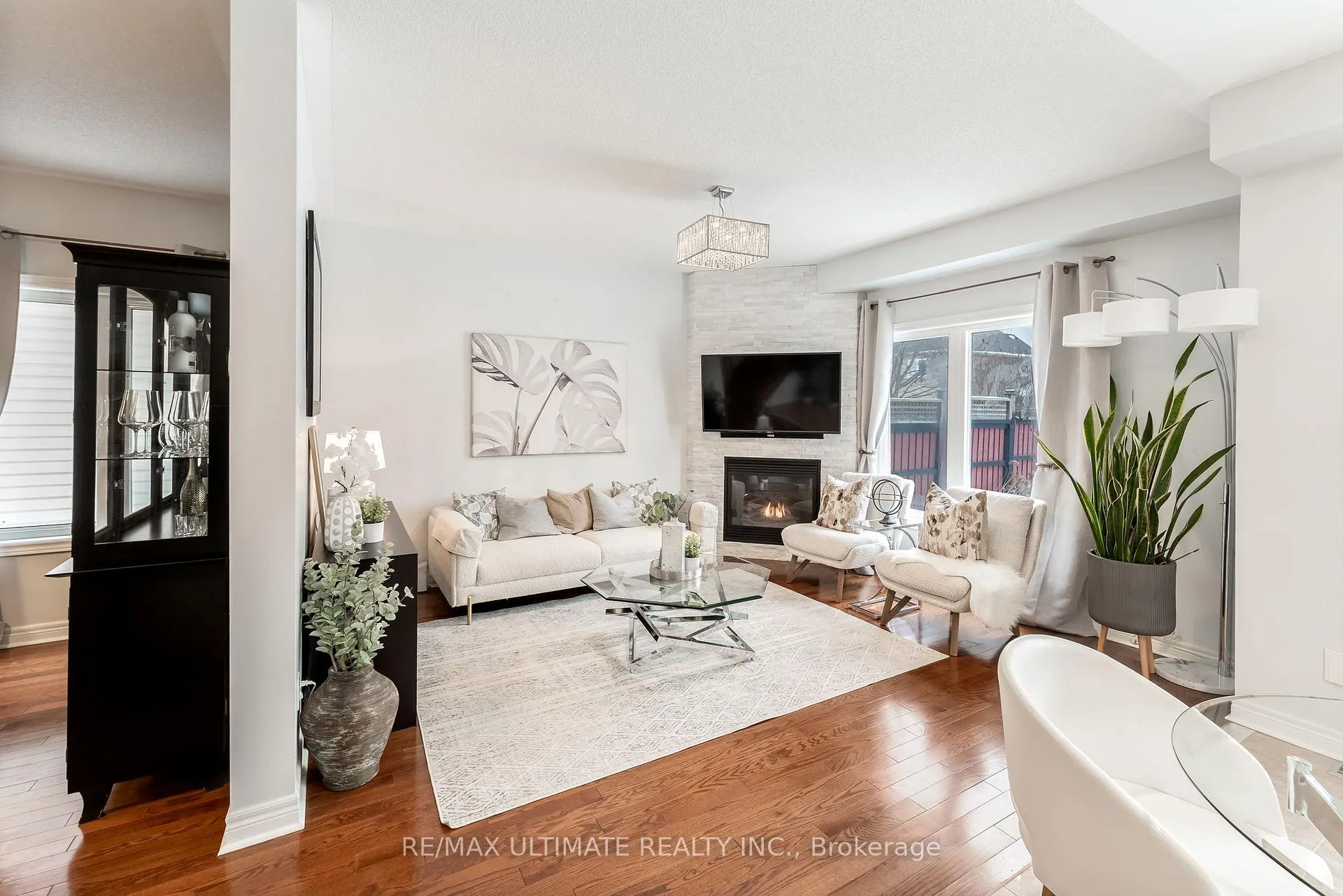 Photo 2 of 9 Foxbury Road, Uxbridge — HOMEH