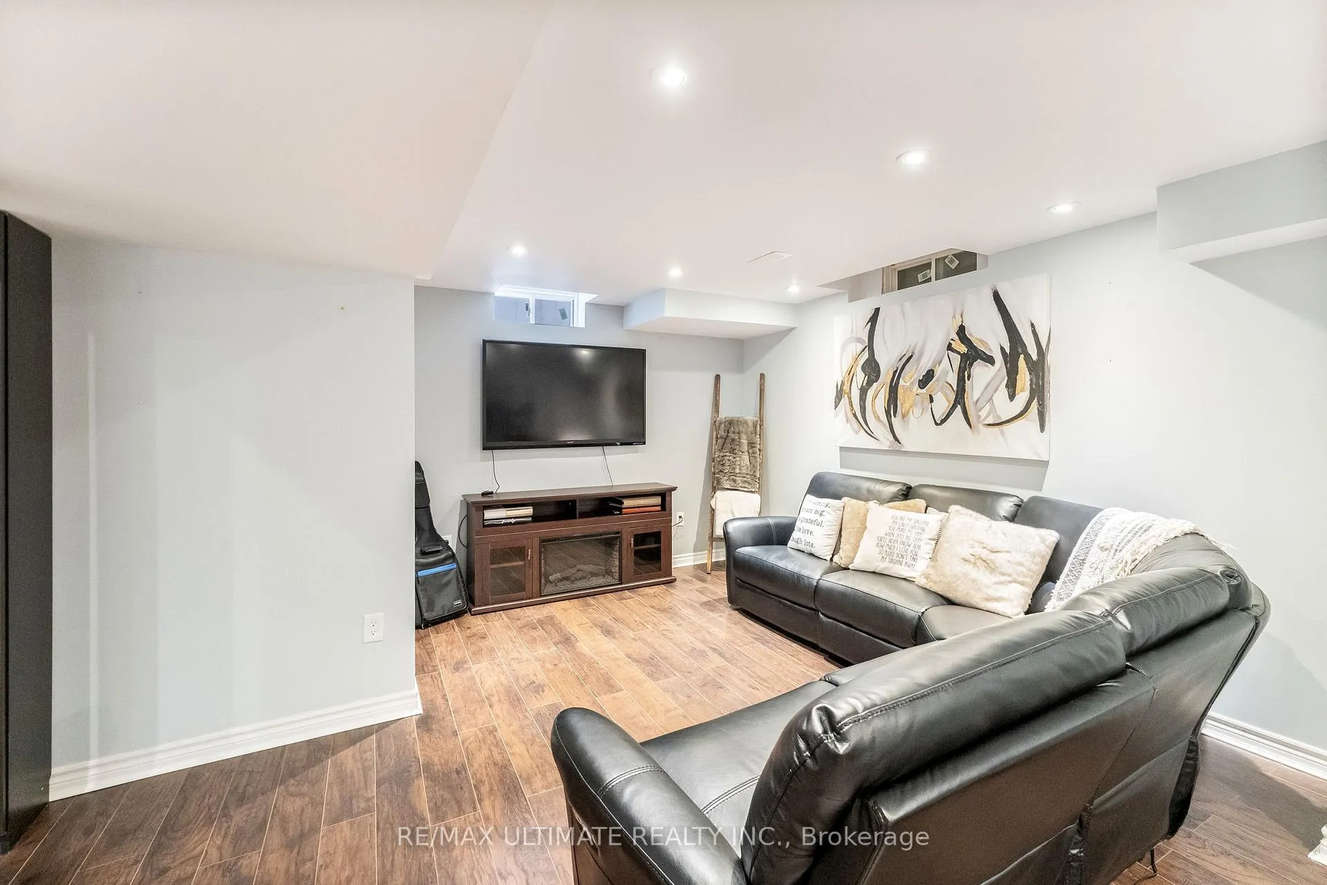 Photo 28 of 9 Foxbury Road, Uxbridge — HOMEH