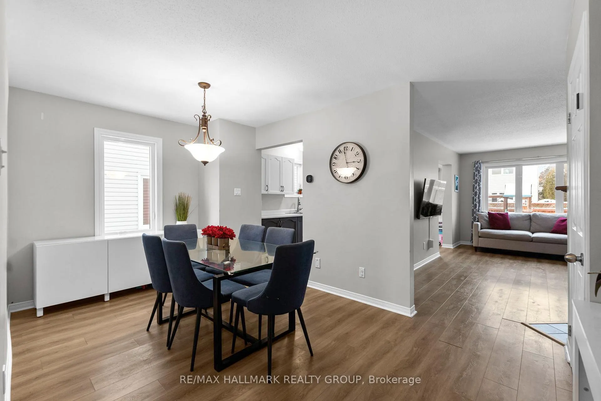 Photo 4 of 37 Roblyn Way, Ottawa, Barrhaven East — HOMEH