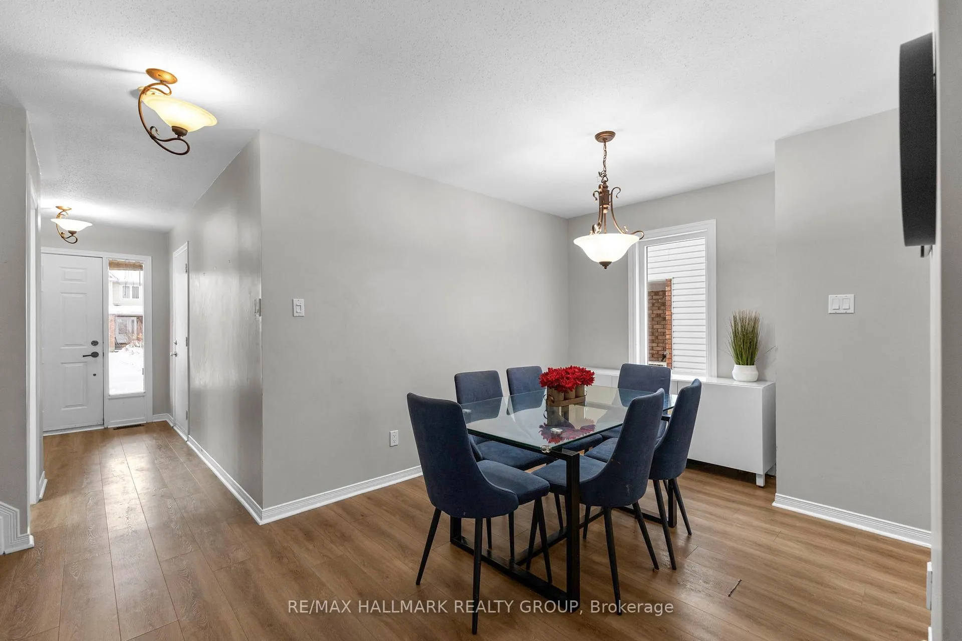 Photo 5 of 37 Roblyn Way, Ottawa, Barrhaven East — HOMEH