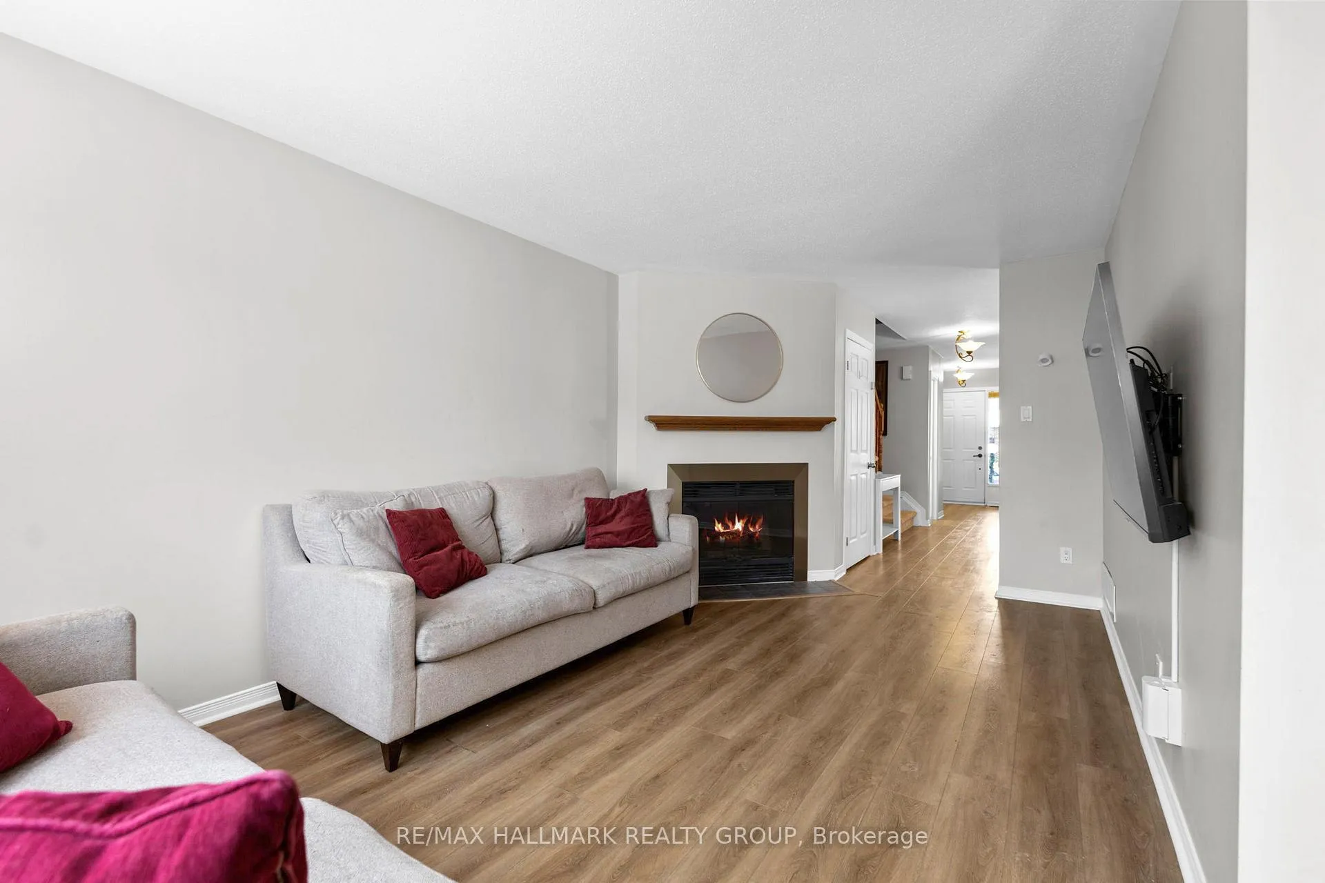 Photo 8 of 37 Roblyn Way, Ottawa, Barrhaven East — HOMEH